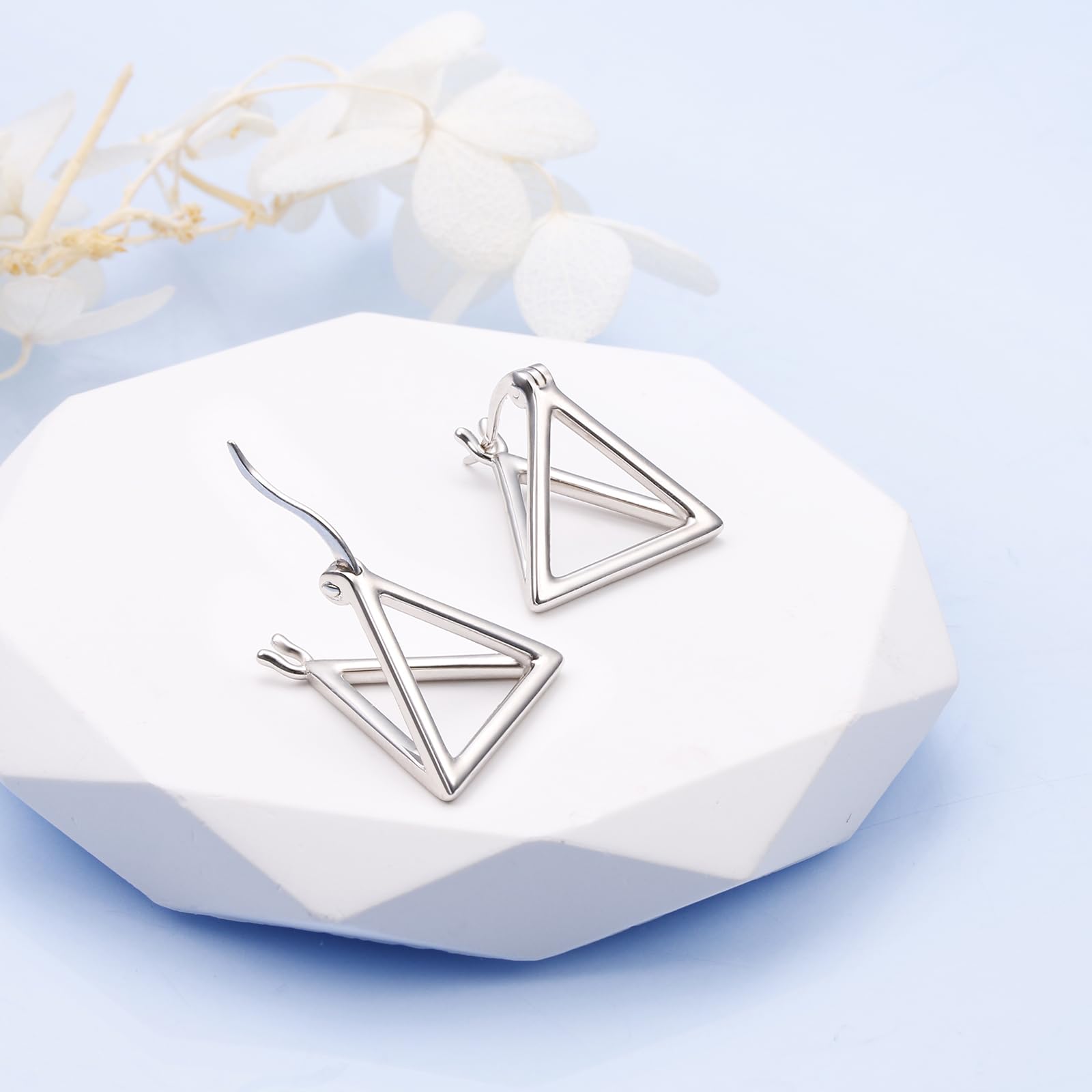 DAOCHONG S925 Sterling Silver Huggie Hoop Earrings for Women - Hypoallergenic Clip-On Ear Jewelry Gifts for Birthday, Anniversary & Valentine's Day - Perfect for Everyday Wear, Date Night & Special Occasions