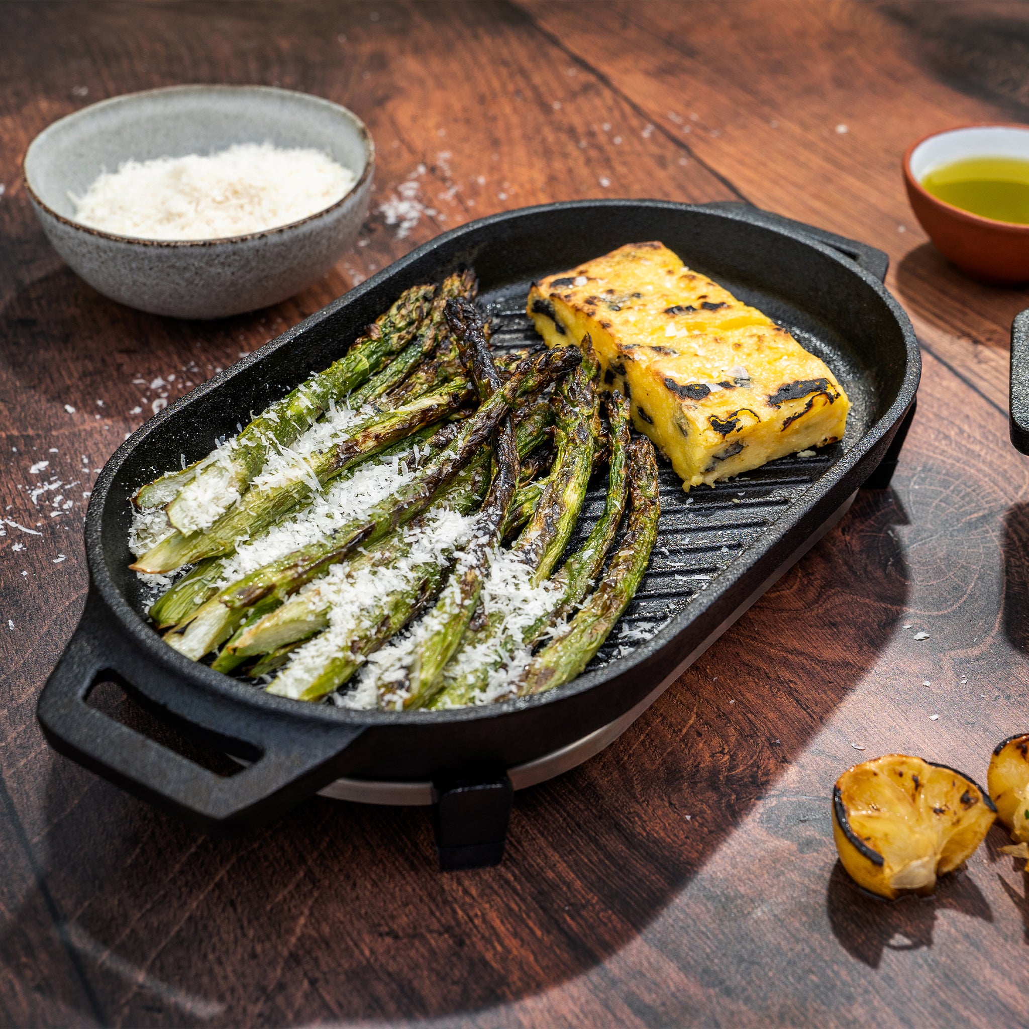 Ooni Cast Iron Grizzler Pan - Premium Pre-Seasoned Skillet for Pizza, Steak & Baking - Perfect for Outdoor Cooking, Camping & BBQ - Heavy Duty Cast Iron Cookware for Gas & Wood Fired Ovens