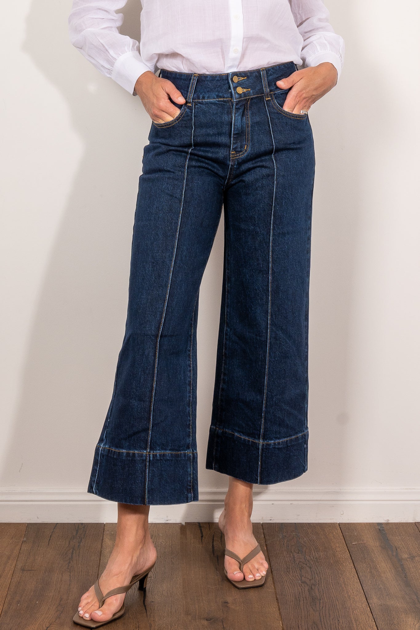 Zoe Kratzmann Women's High-Waisted Distressed Denim Jeans - Perfect for Casual Outfits, Streetwear & Everyday Wear