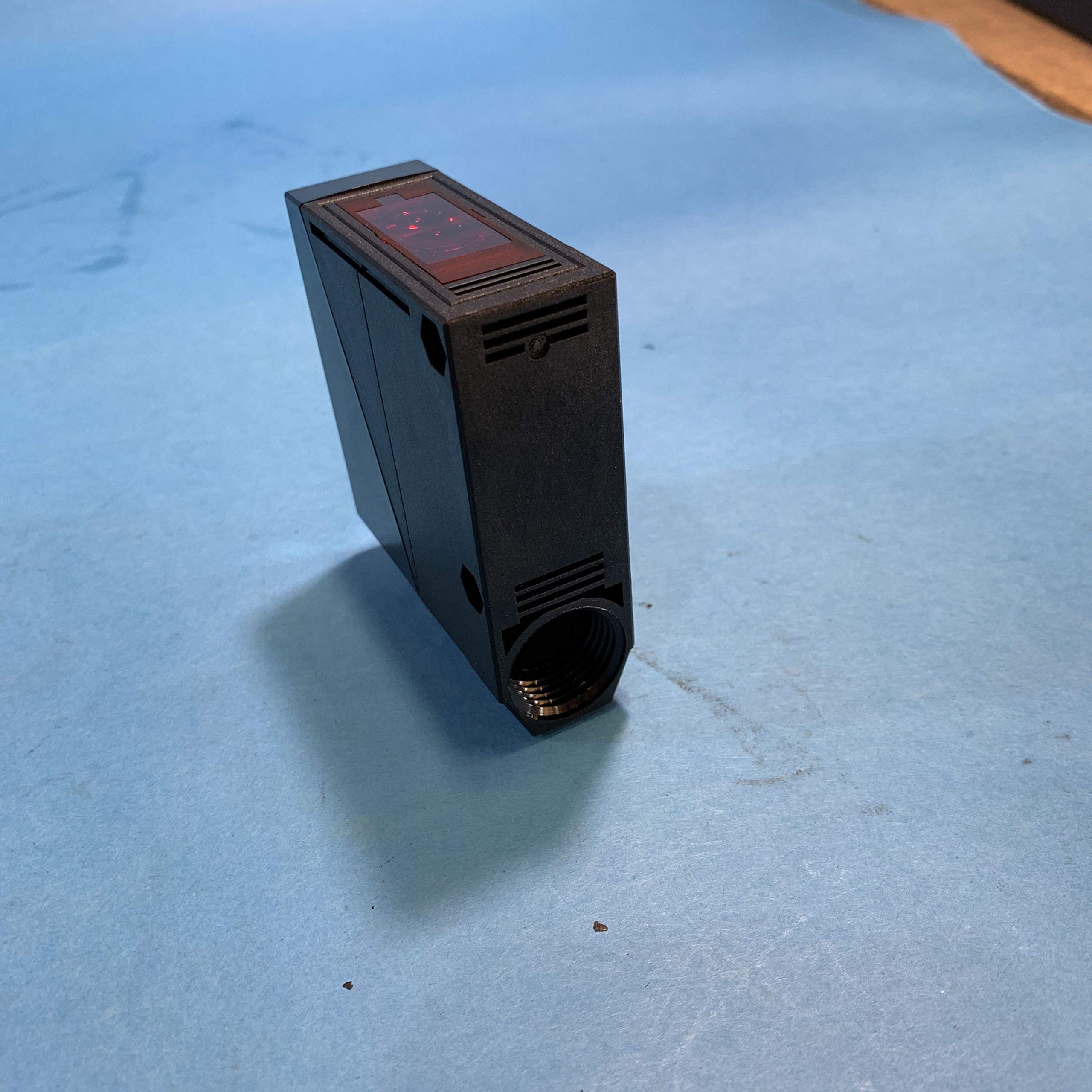 OMRON E3JM-DS70M4-US Photoelectric Switch Sensor - 12-240VDC/24-240VAC, 700mm Sensing Distance, Diffuse-Reflective, SPDT Output - Universal Voltage for Industrial Automation & Machine Safety Applications