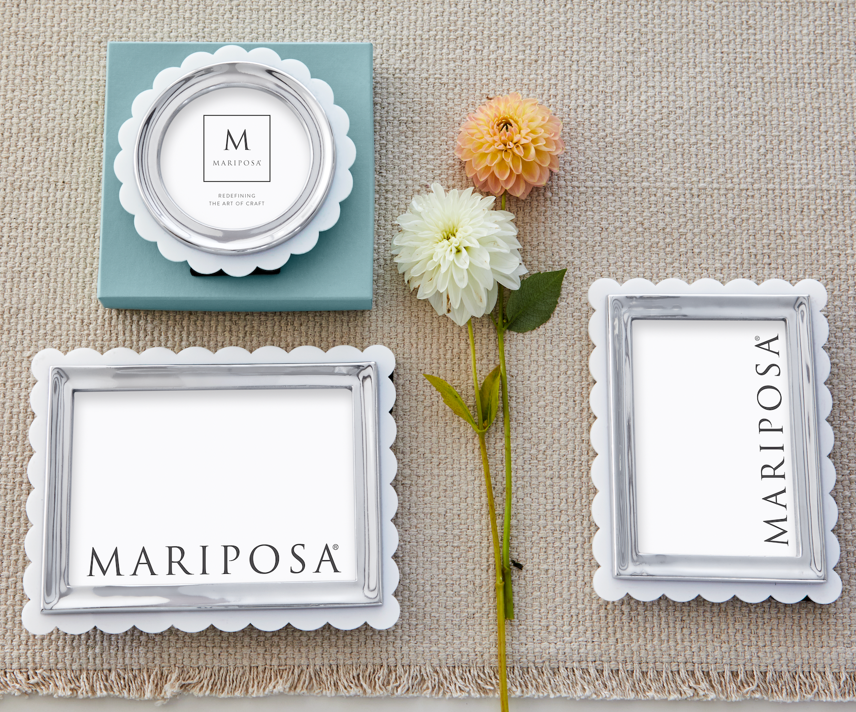 White Acrylic Scallop Round Frame - Elegant Decorative Photo Display for Wall Art, Wedding, Home Decor & Office Display