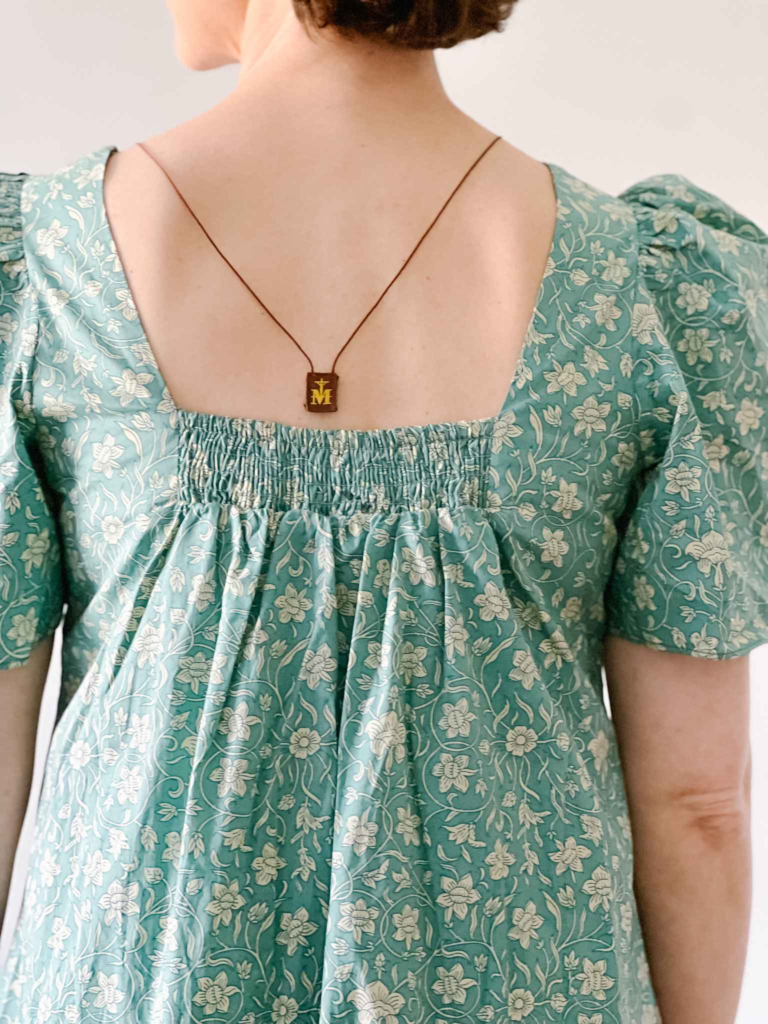 Mini Brown Scapular Religious Necklace - Brown & Gold Catholic Devotional Medal for Protection & Faith - Perfect for Prayer, Gifts & Spiritual Wear