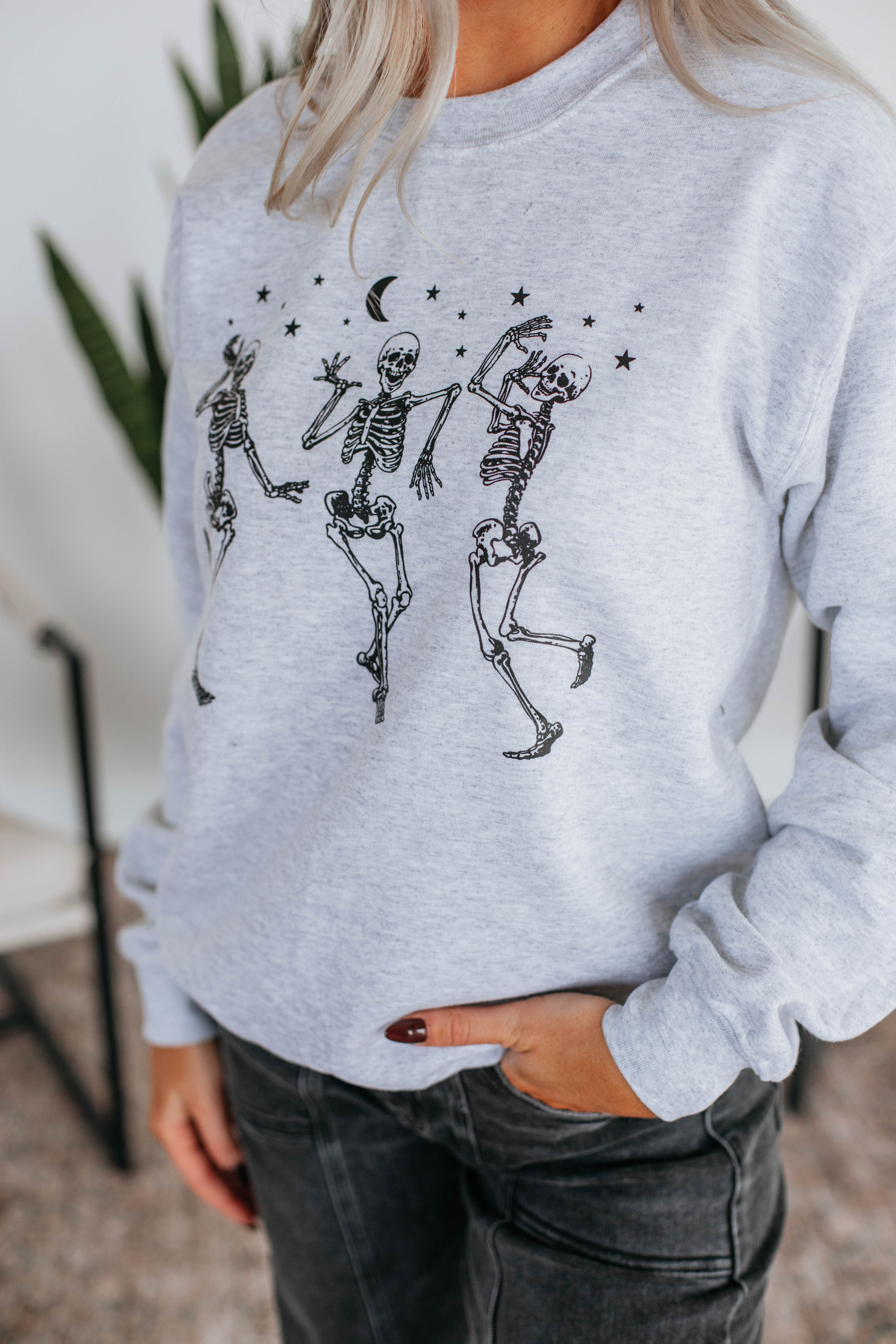Bad To The Bone Graphic Crewneck Sweatshirt - Men's Vintage Skull Print Pullover - Perfect for Halloween, Biker Events & Streetwear Fashion