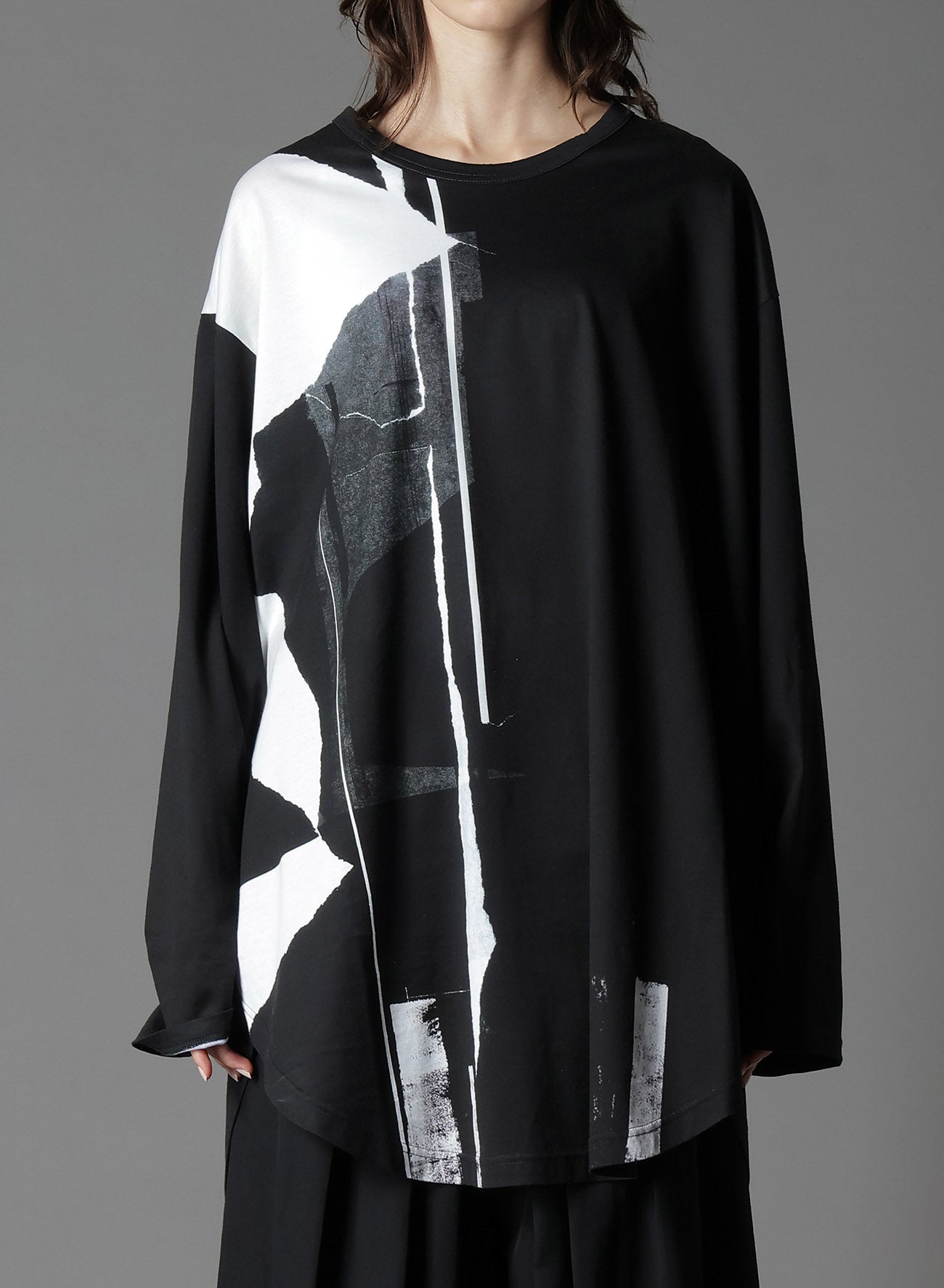 Soft Cotton Jersey T-Shirt with Torn Pattern Hem & Long Sleeves - Oversized Round Neck Jumbo Fit for Casual Wear & Street Style