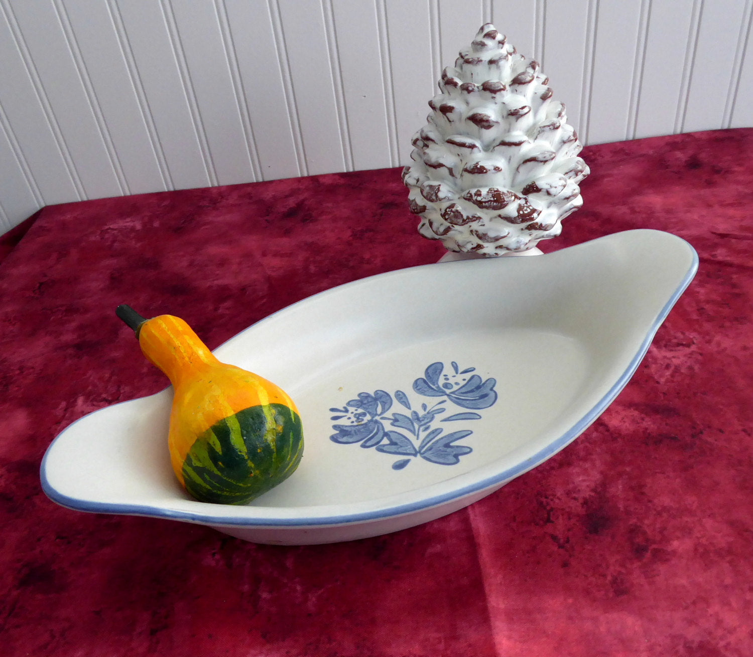Vintage Pfaltzgraff Yorktowne Large Au Gratin Baking Dish - Blue & White Stoneware Ovenware from 1960s USA - Perfect for Casseroles, Pot Pies & Family Dinners