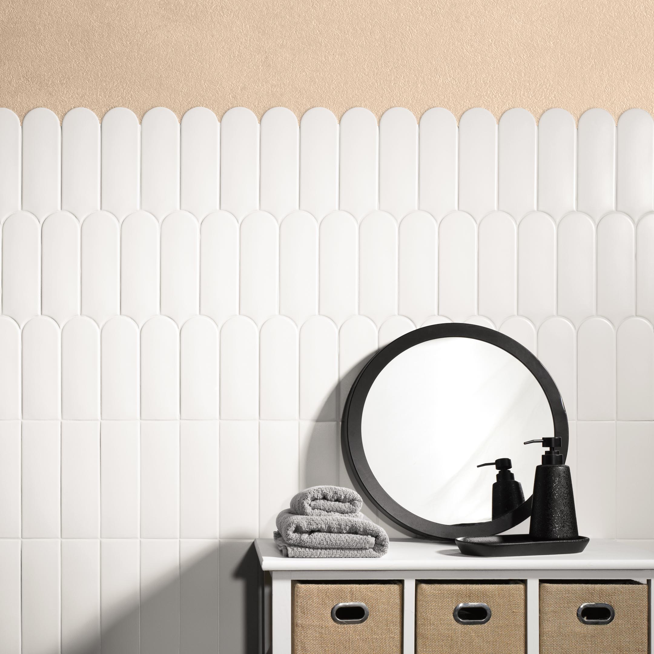Fan Fishscale Parry Airy Sarina Wall Tile - Natural Ceramic Mosaic for Bathroom, Kitchen & Backsplash Decoration