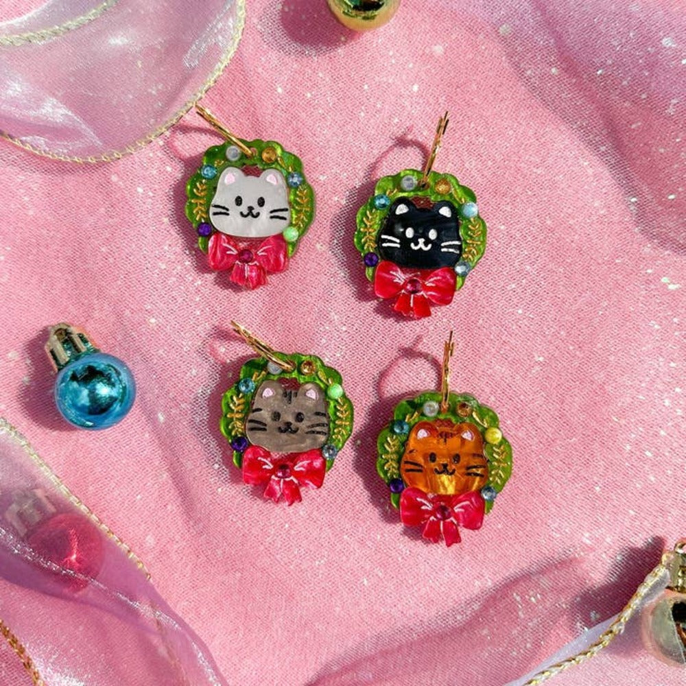 Stylish Cat Wreath Acrylic Dangle Earrings for Women - Cute Animal Jewelry Gift for Cat Lovers - Perfect for Parties, Holidays & Everyday Wear