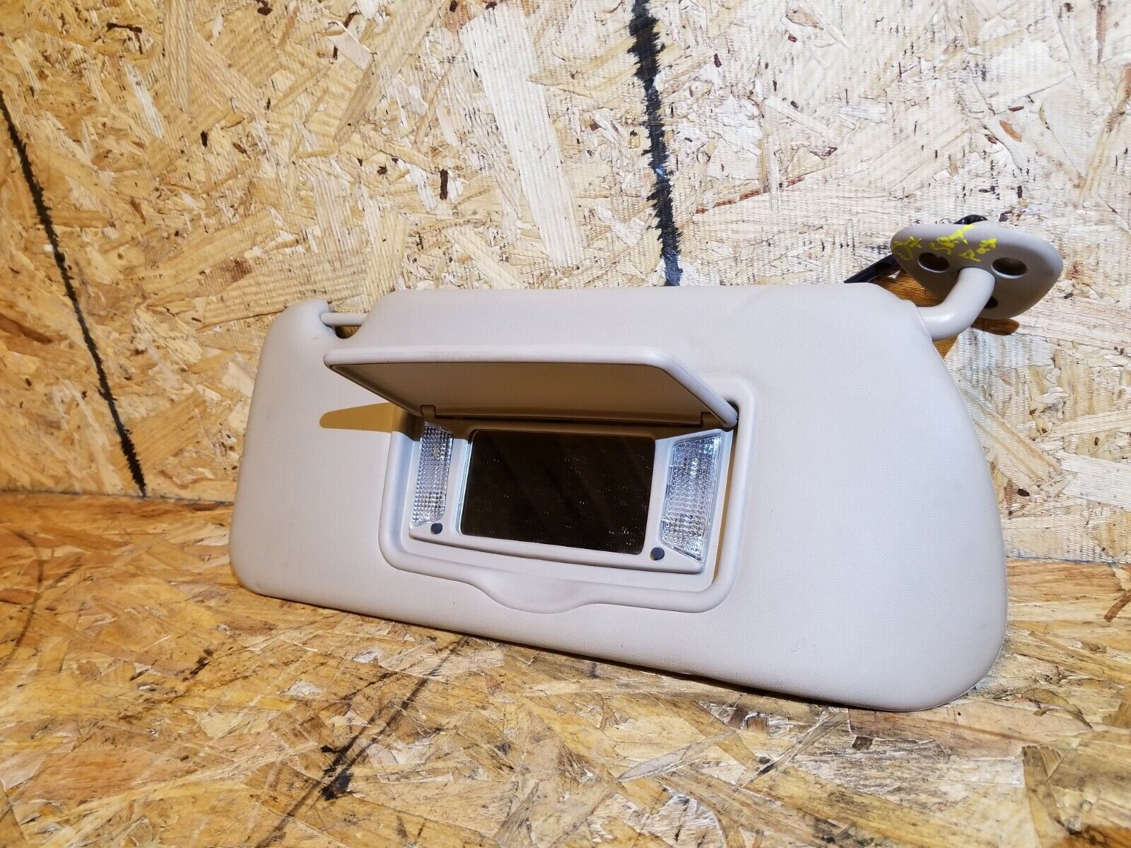 2005-2009 Cadillac SRX Right Passenger Side Sun Visor Replacement - OEM Quality Fit for Driving & Road Trips