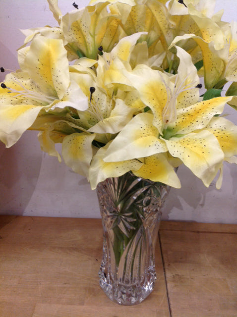12-Cut Crystal Vase with Yellow Flowers - Elegant Centerpiece for Weddings, Home Decor & Gift Giving