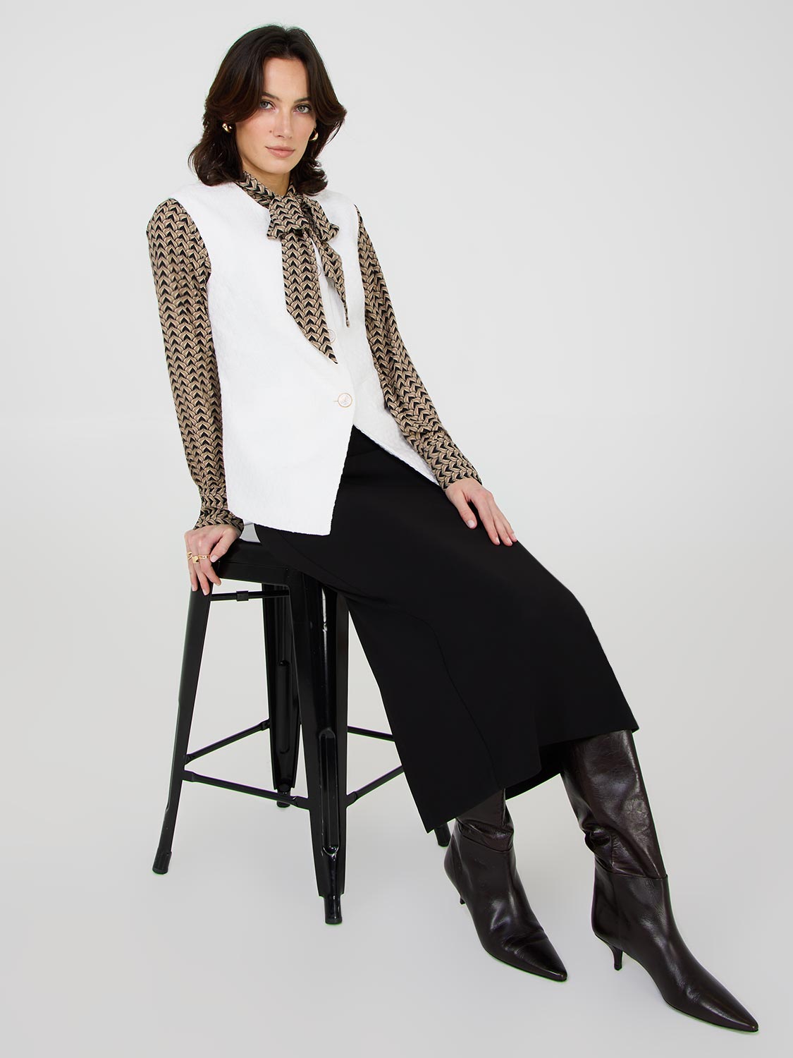 Women's Stylish Button Front Boucle Vest - Elegant Knit Cardigan for Office, Casual Outfits & Layering in Fall & Winter