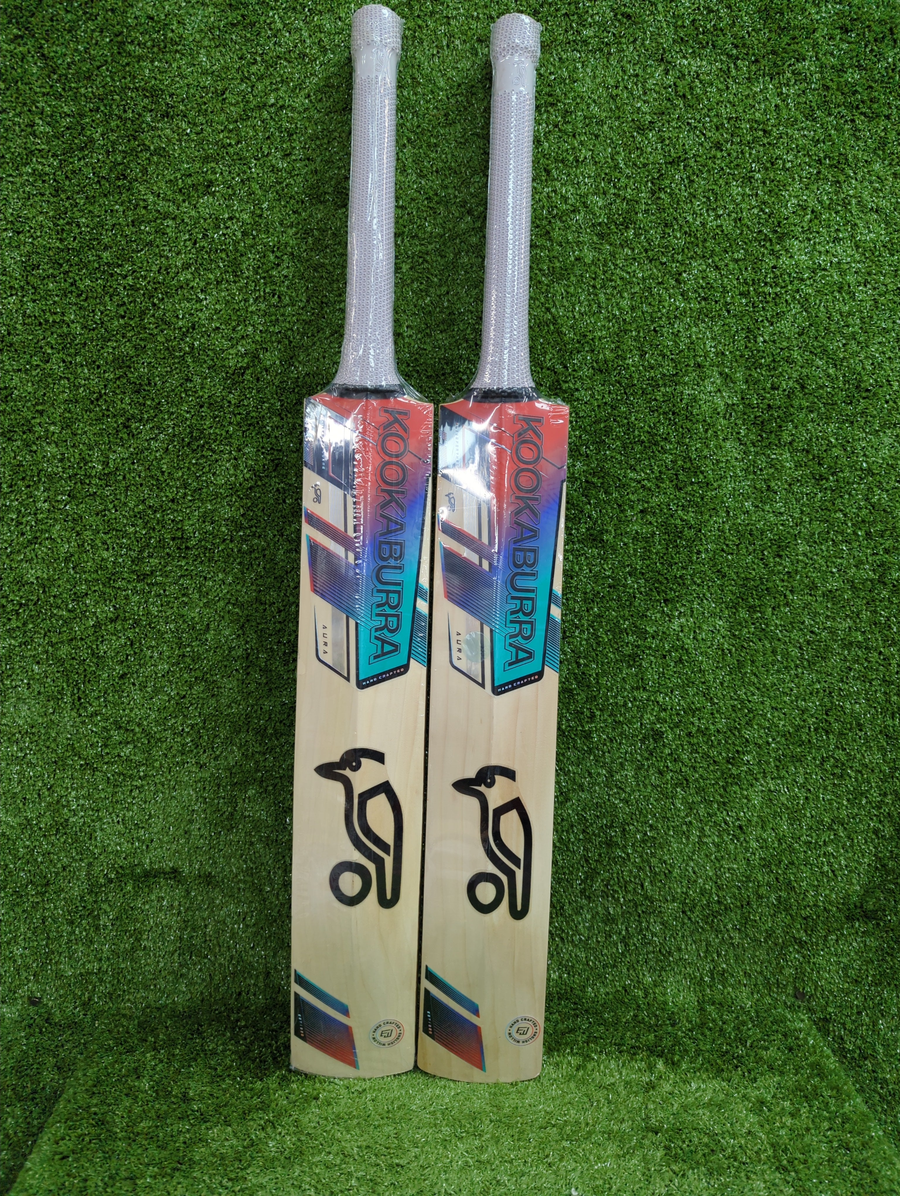 Kookaburra Aura Pro 2.0 English Willow Cricket Bat - Premium Grade Cricket Equipment for Professional Players - Perfect for Matches, Practice & Training Sessions