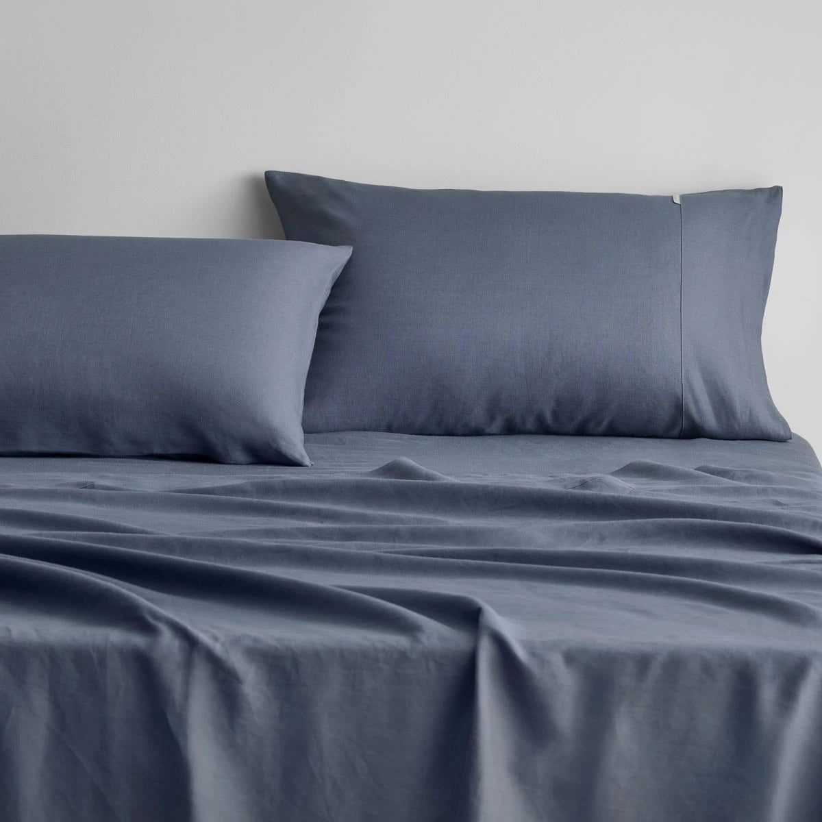 Sheridan Abbotson INK Linen Fitted Sheet - Premium Soft Bedding for Queen Size Beds - Perfect for Luxury Hotels, Guest Rooms & Master Bedrooms