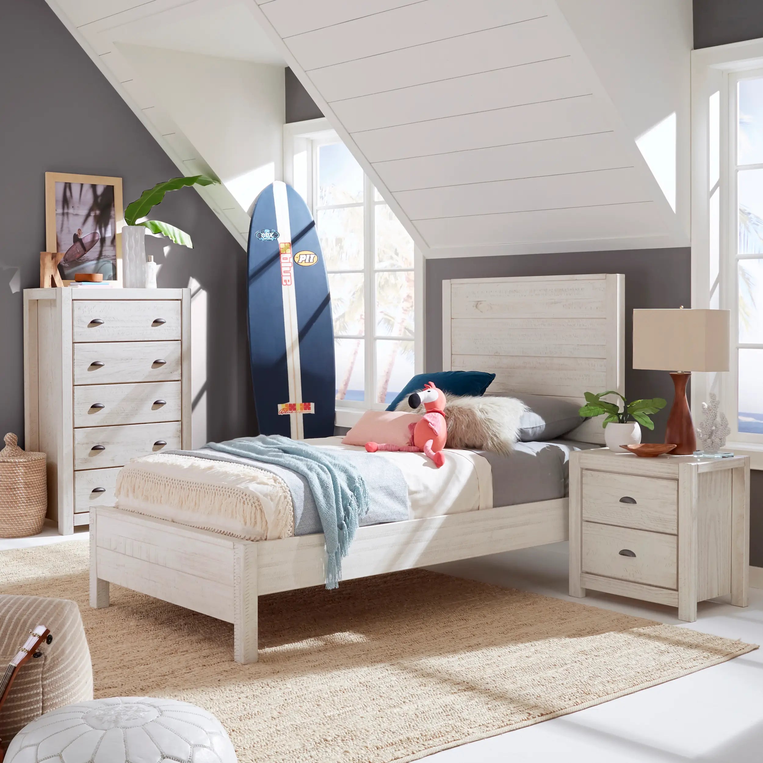 Montauk 5-Piece Bedroom Set - Queen Size Bed, Dresser, Nightstands & Mirror - Modern Farmhouse Furniture for Cozy Home Decor
