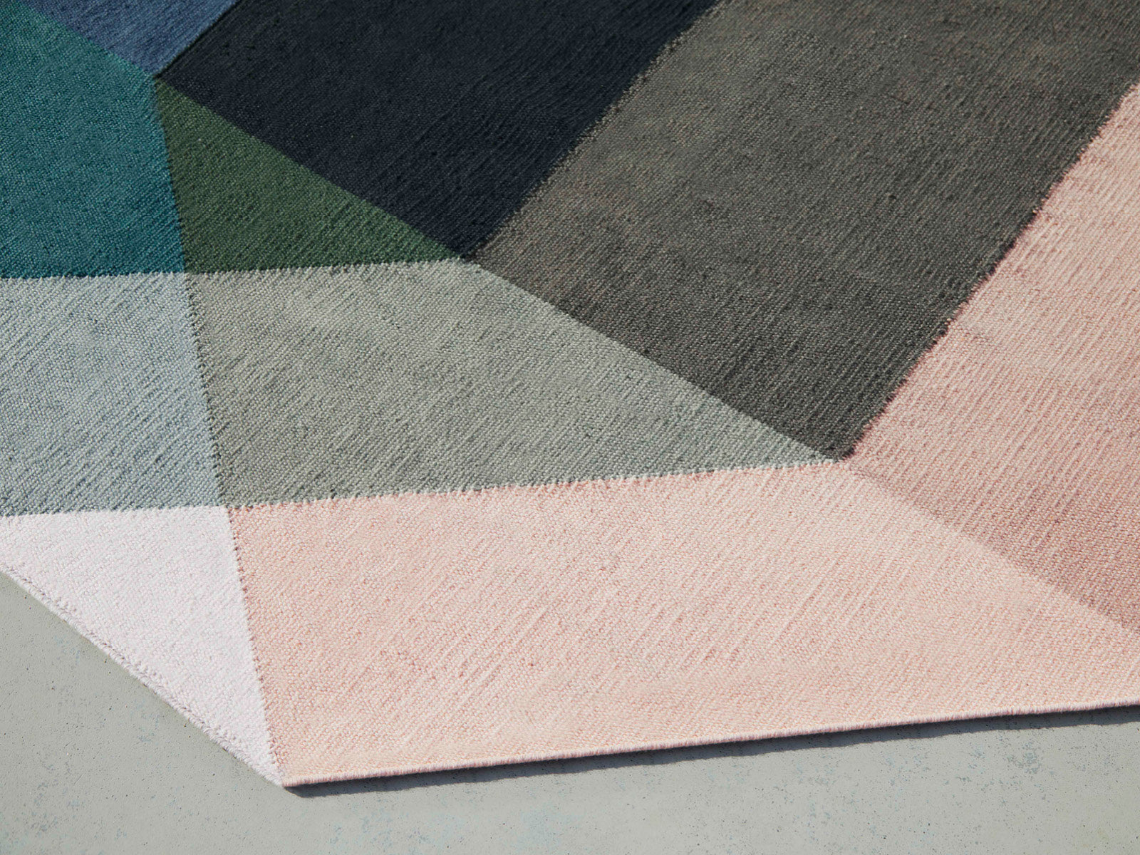 Luxury Diamond Pattern Area Rug - Soft & Durable for Living Room, Bedroom, Office Decor - Elegant Home Floor Covering for Modern Interior Design