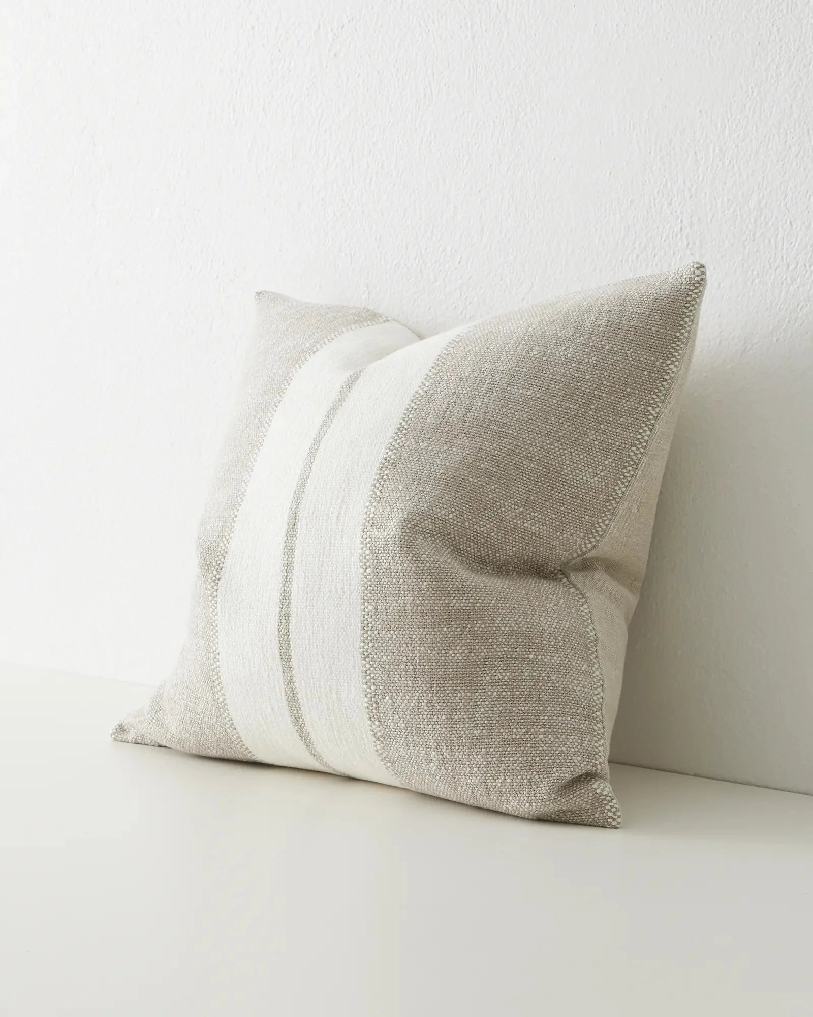 Ottavio Laurel Cushion - Soft & Comfortable Throw Pillow for Sofa, Bed, and Home Decor - Perfect for Living Room, Bedroom, and Office