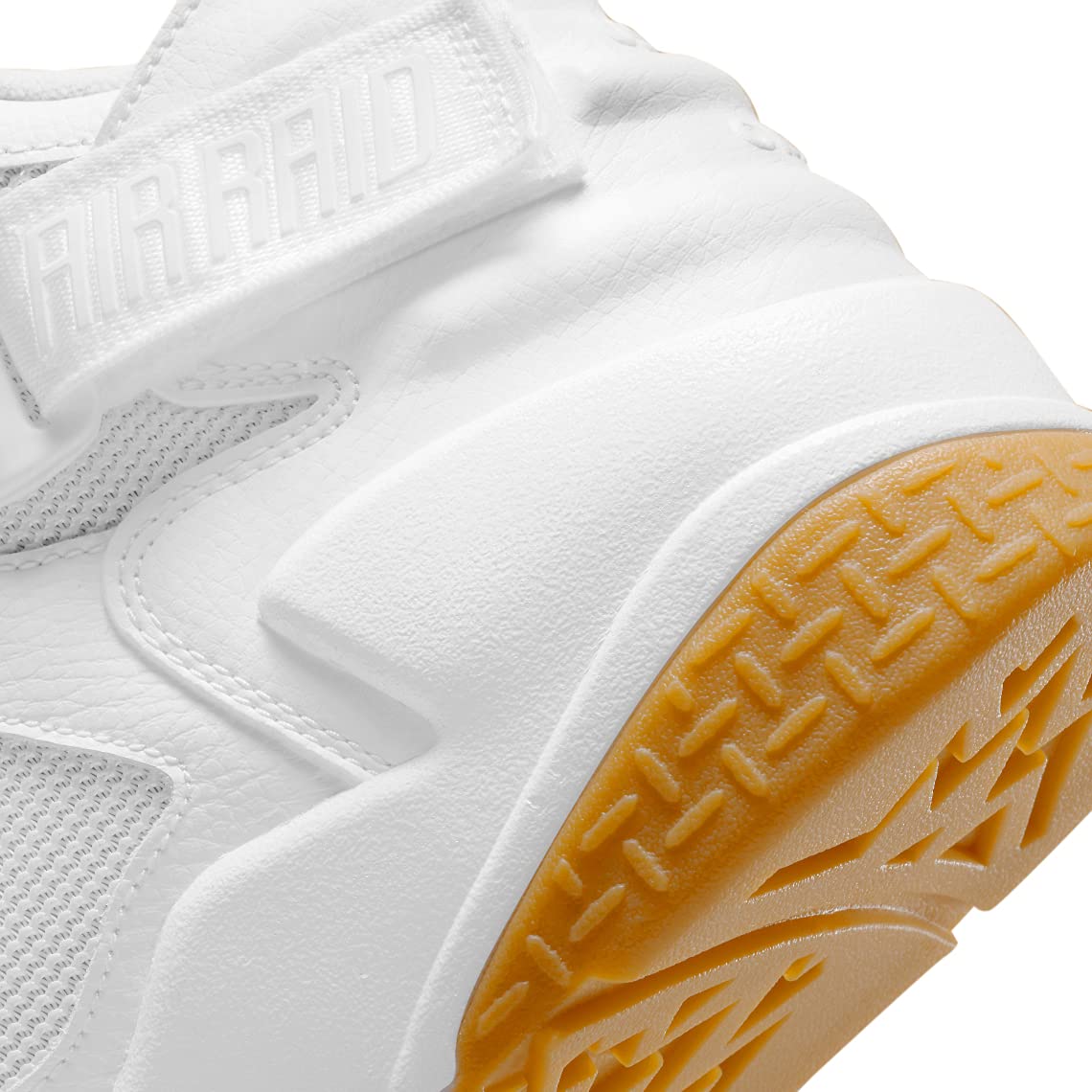 Nike Air Raid Men's Basketball Shoes - White/Black/University Red (642330-100) - High-Top Sneakers for Court Performance & Street Style