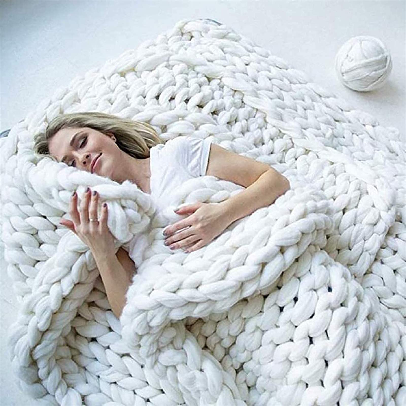Handmade Chunky Knit Throw Blanket - Soft & Cozy Knitted Blanket for Bed & Sofa - 100x120cm White Home Decor - Perfect for Living Room, Bedroom & Winter Snuggling