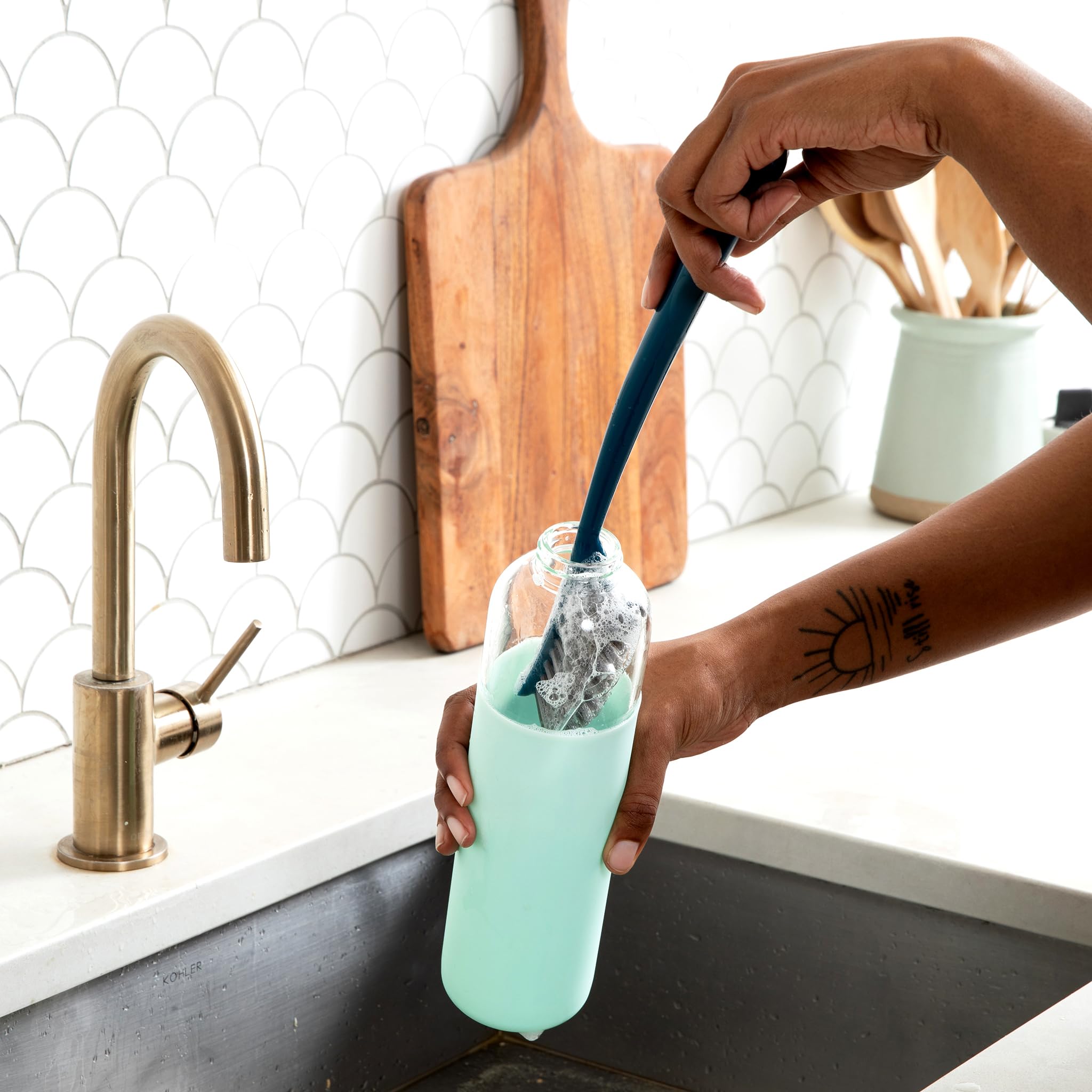 Eco-Friendly Long Handle Bottle Brush - Made from 100% Recycled Fishing Nets | Deep Cleans Water Bottles, Baby Bottles, Flasks, Tumblers & Vases | Dishwasher Safe | Perfect for Kitchen, Nursery & Outdoor Use
