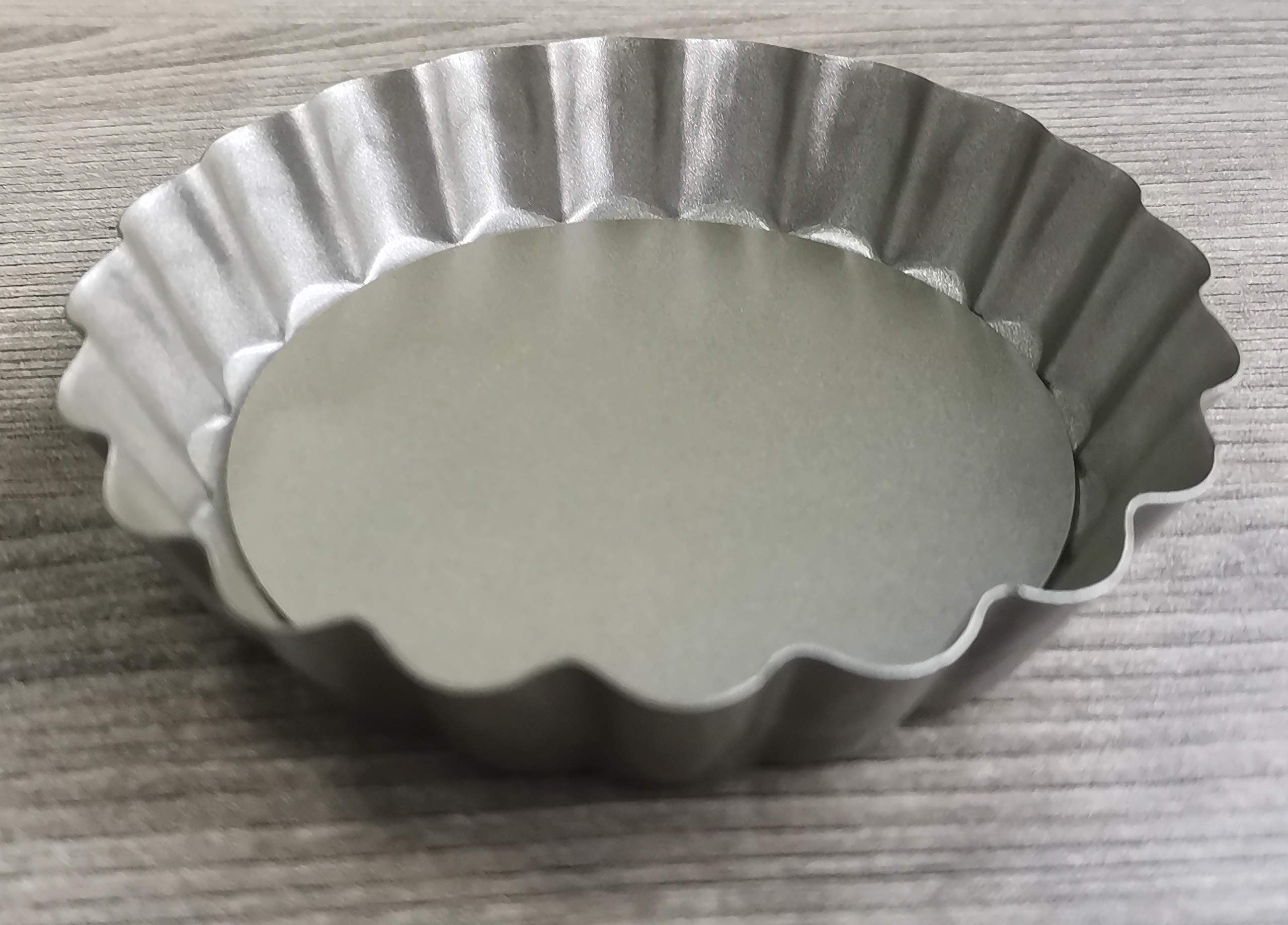 HYVIF 3.5 Inch Mini Tart Pans with Removable Bottom - 4 Pack Non-Stick Carbon Steel Baking Pans for Cupcakes, Quiche & Tartlets | Perfect for Home Baking, Dessert Making & Party Treats (Golden)
