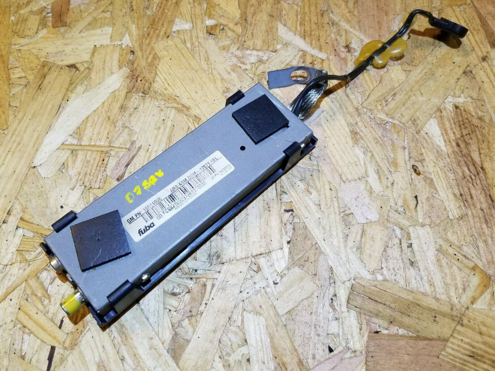 2005-2009 Cadillac SRX Rear Right Passenger Side Antenna Booster Module OEM Replacement - Improve Radio & GPS Signal for Enhanced Driving Experience
