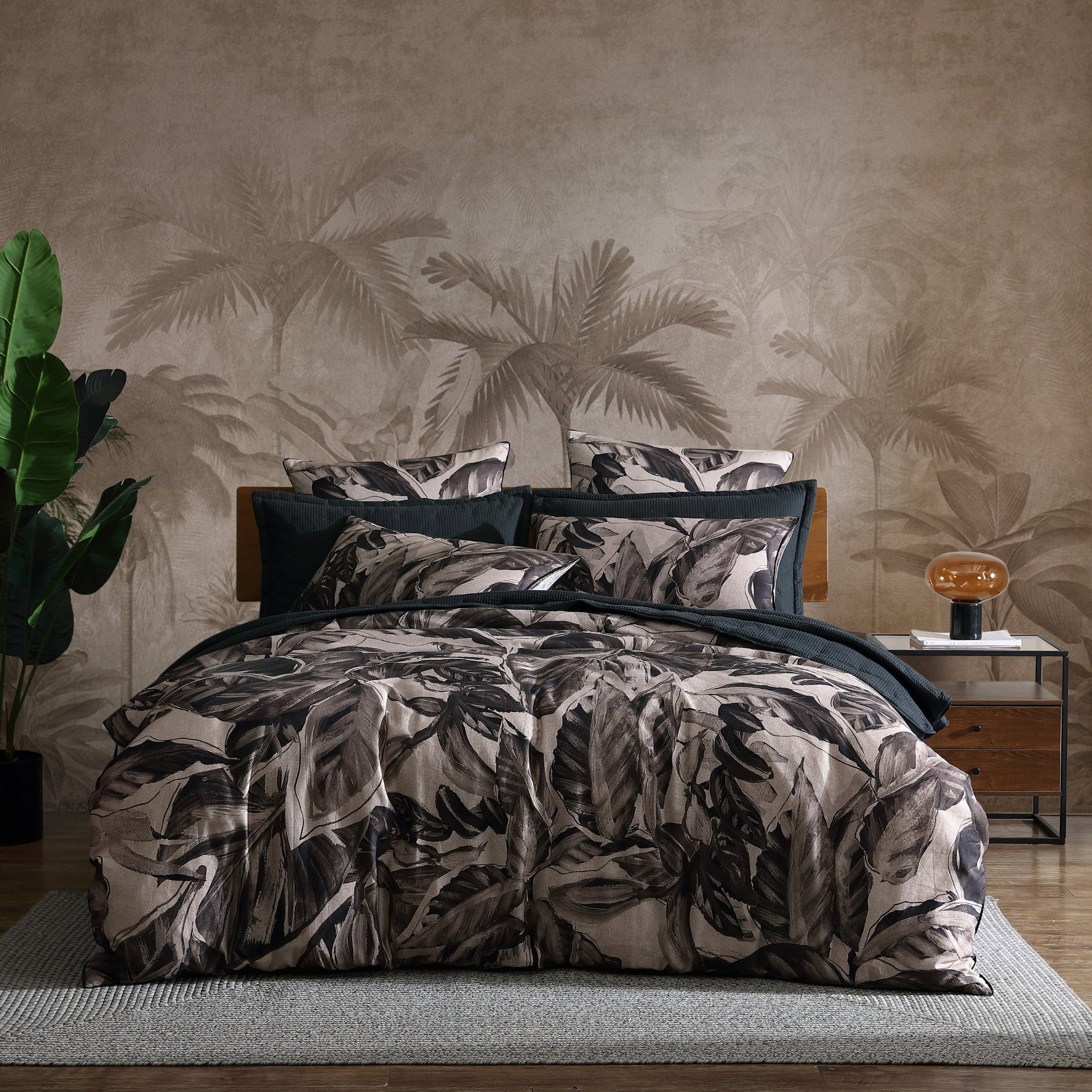 Premium Elio Black Quilt Cover Set by Logan & Mason - Soft Luxury Bedding Set for King/Queen Size - Perfect for Modern Bedroom & Guest Room Decor