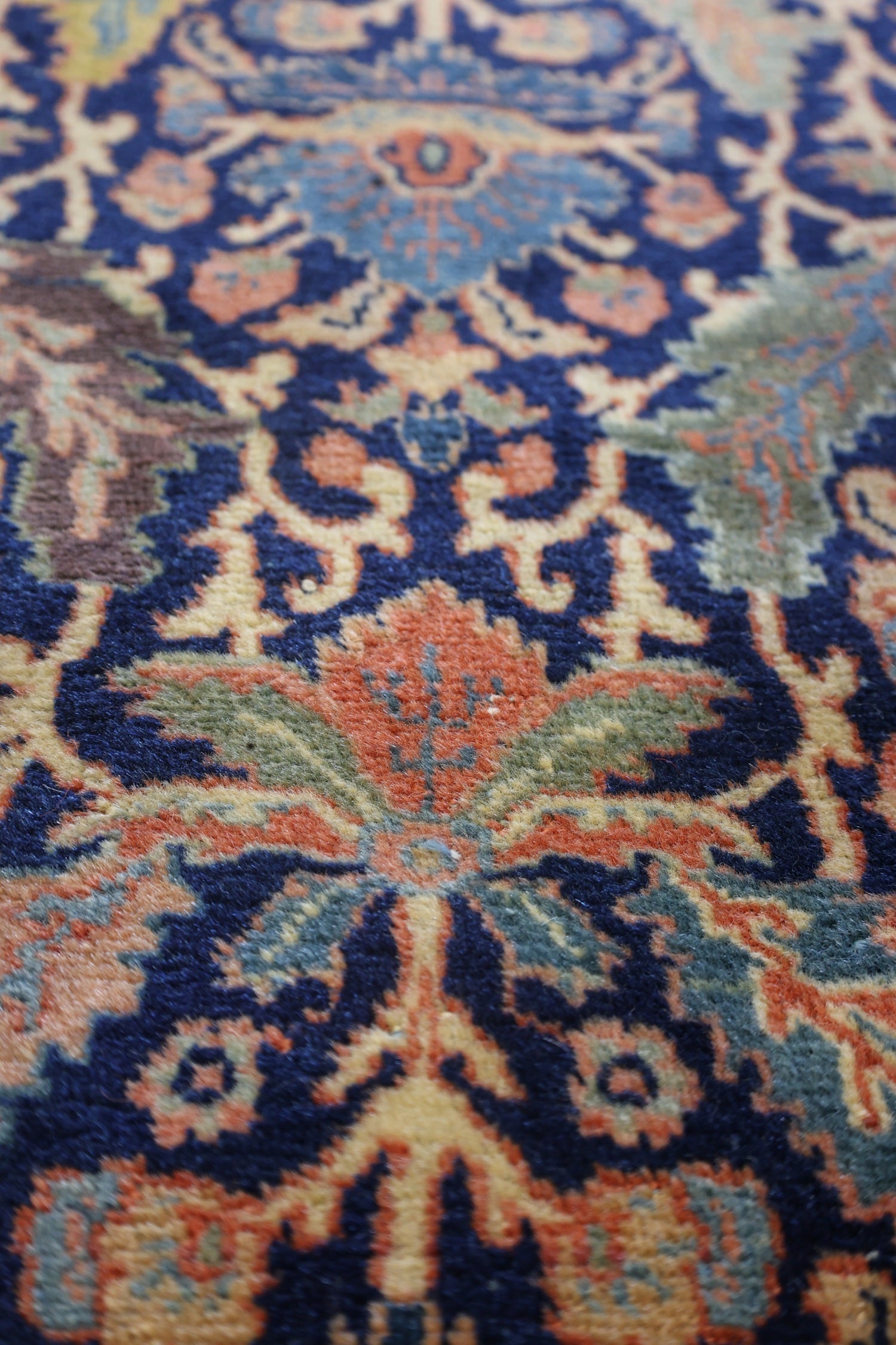 Handwoven Antique Tabriz Persian Rug - Traditional Oriental Carpet J69207 - Perfect for Living Room, Bedroom & Home Decor