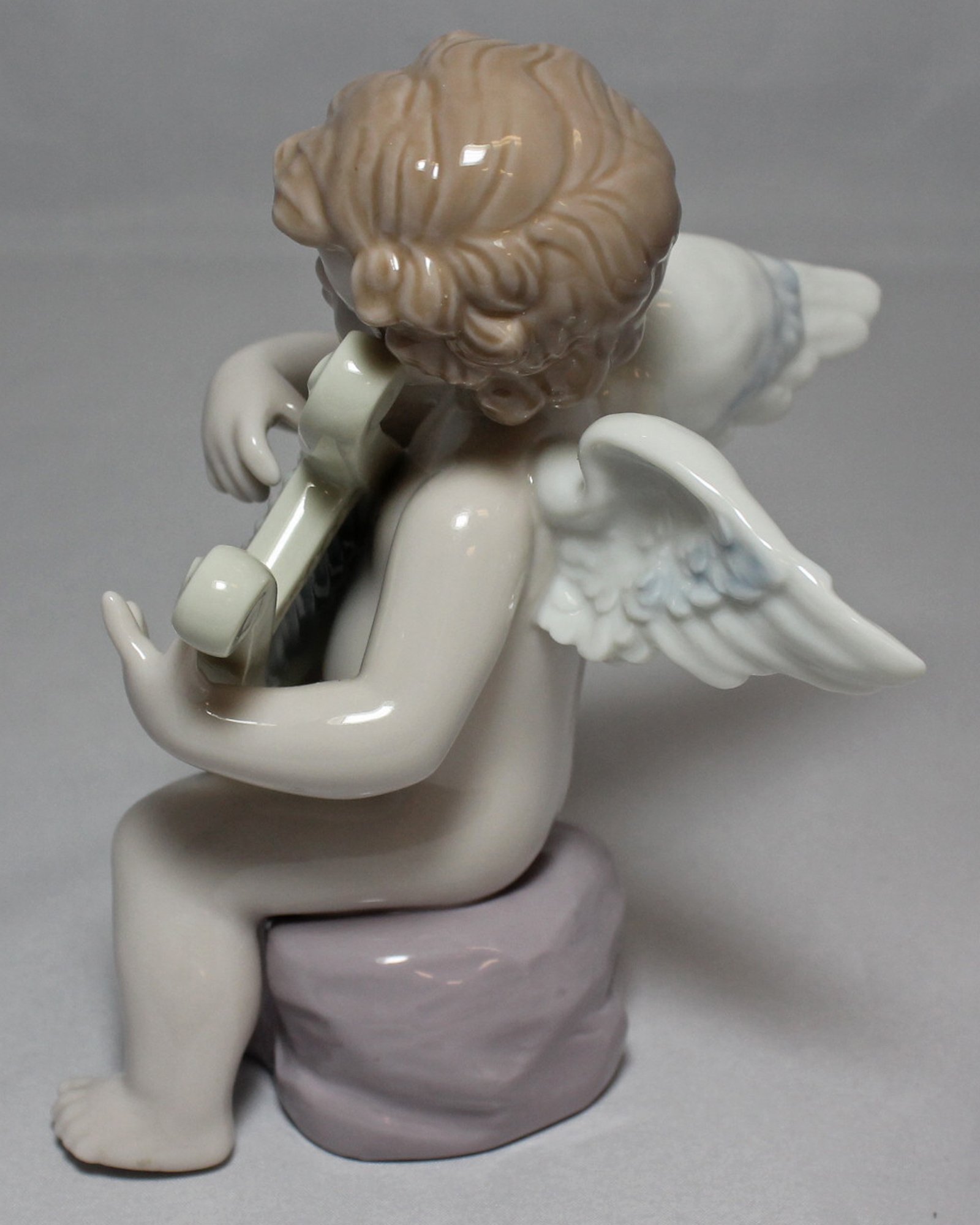 Lladro Angelica Adagio Mint Porcelain Figurine - Collectible Handcrafted Spanish Statue - Perfect for Home Decor, Gift Giving & Collector's Display