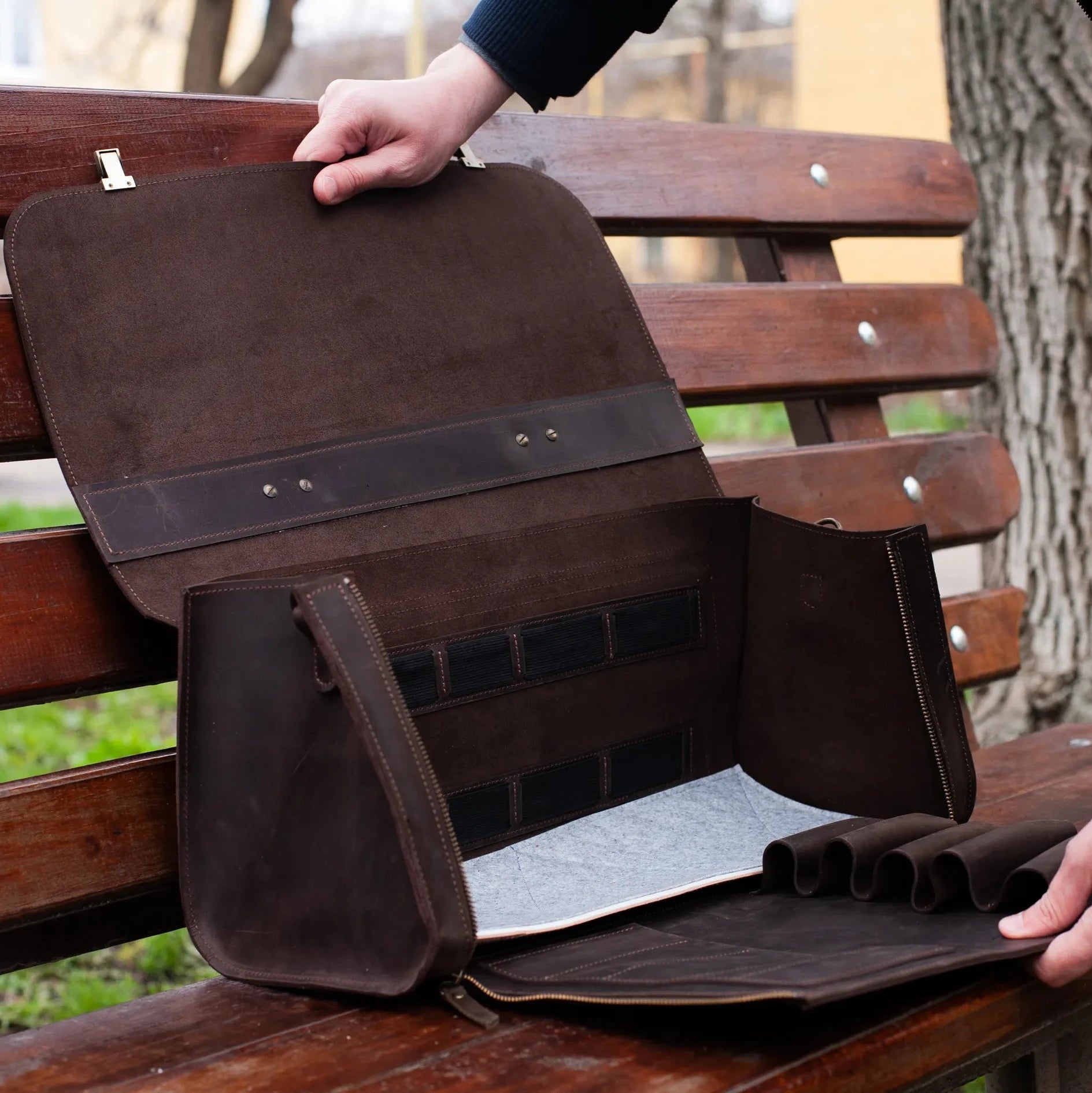 Professional Leather Barber Bag for Men - Durable Barber Tool Organizer with Multiple Pockets - Perfect for Hairdressing, Styling & Traveling