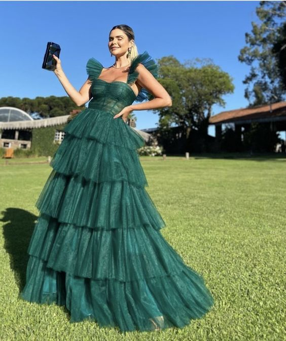 Elegant Green A-Line Layered Prom Dress with Tulle Skirt - Formal Evening Gown for Homecoming, Prom Night & Special Occasions | Style 2153