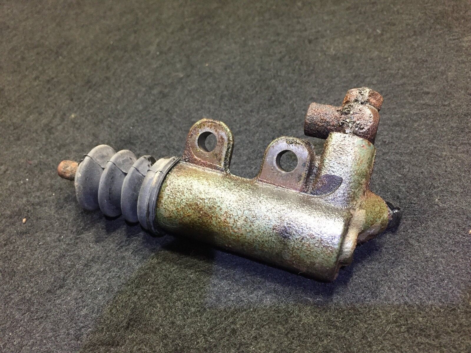 04 05 06 Scion XA Clutch Slave Cylinder Replacement 31470-52011 OEM D18 - Perfect for Manual Transmission Repair & Performance Upgrades