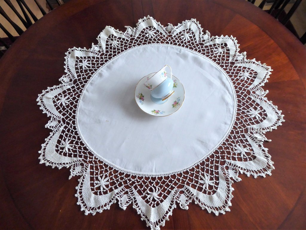 Vintage Irish Crochet Lace Table Topper - 8 Inch Handmade Doily with Intricate Lace Edging - Perfect for Wedding Decor, Tea Party Centerpiece & Vintage Home Decor