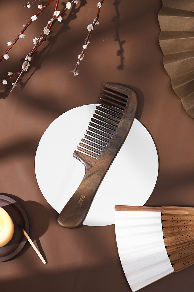 Long Handle Wide Tooth Comb for Detangling Wet & Curly Hair - Gentle Styling for Men & Women - Perfect for Shower, Salon & Travel Use