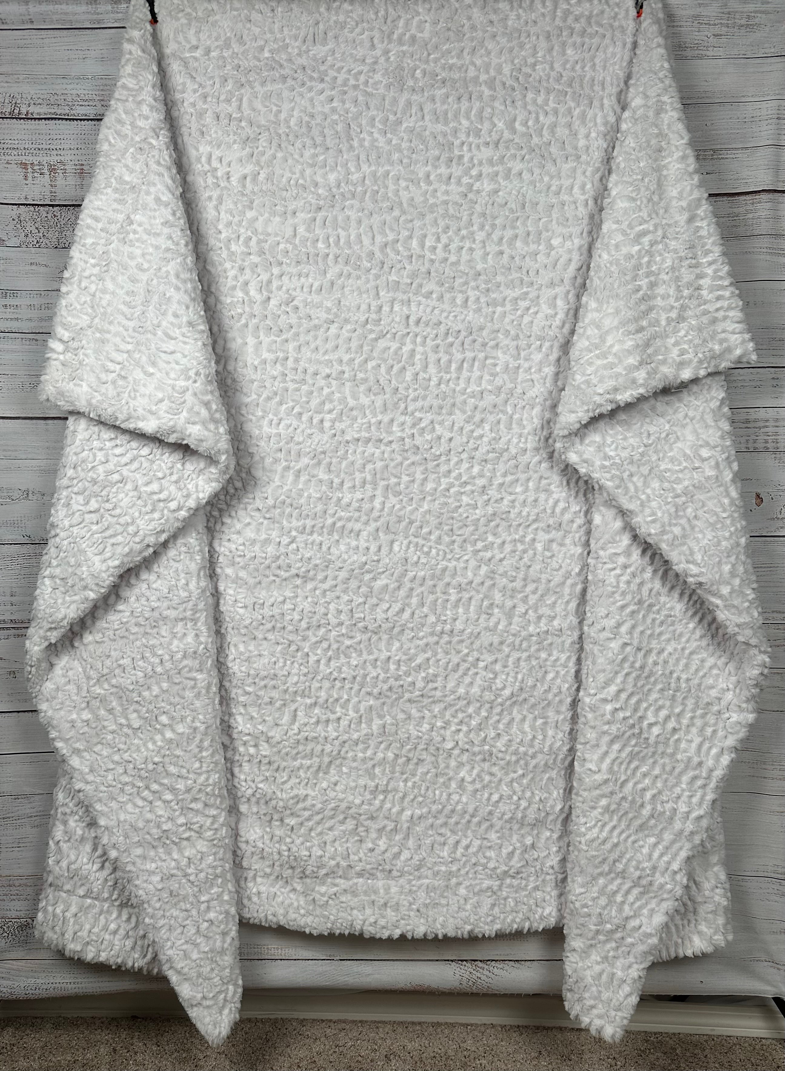White Florence XL 61x86 Double Luxe Extra Plush 30mm Thick Minky Blanket - Ultra Soft Cozy Throw for Bed, Sofa & Couch - Perfect for Winter Nights, Movie Time & Gift Giving