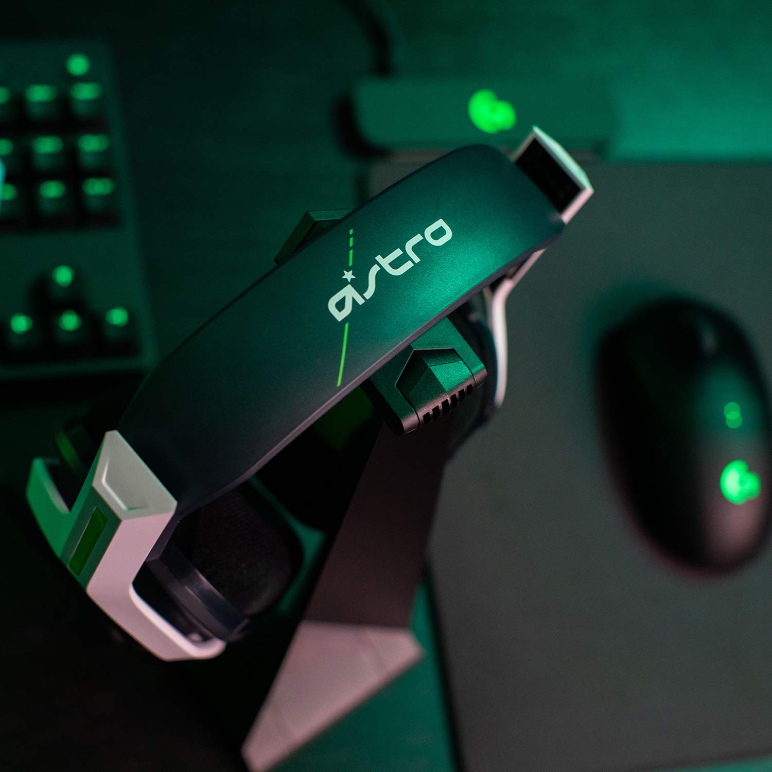 ASTRO Gaming A20 Wireless Headset Gen 2 for Xbox Series X|S, Xbox One, PC & Mac - White/Green - Premium Gaming Headset with Noise Isolation for Immersive Gameplay & Online Chat