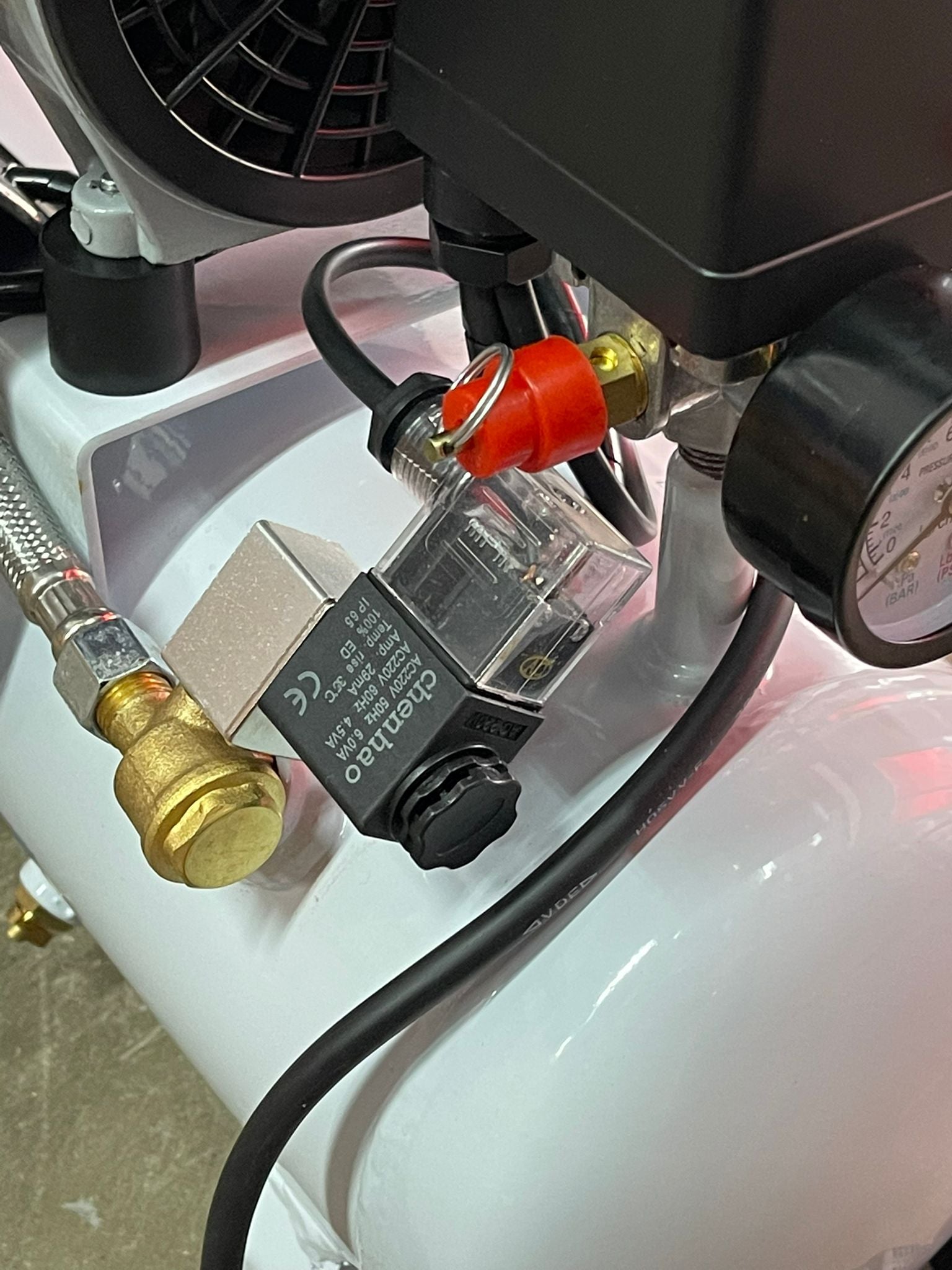 Aiko 1.5HP 9L Oil-Free Silent Air Compressor (White) | Model GDG09 WHITE | Perfect for Home DIY, Nail Salons & Small Workshops