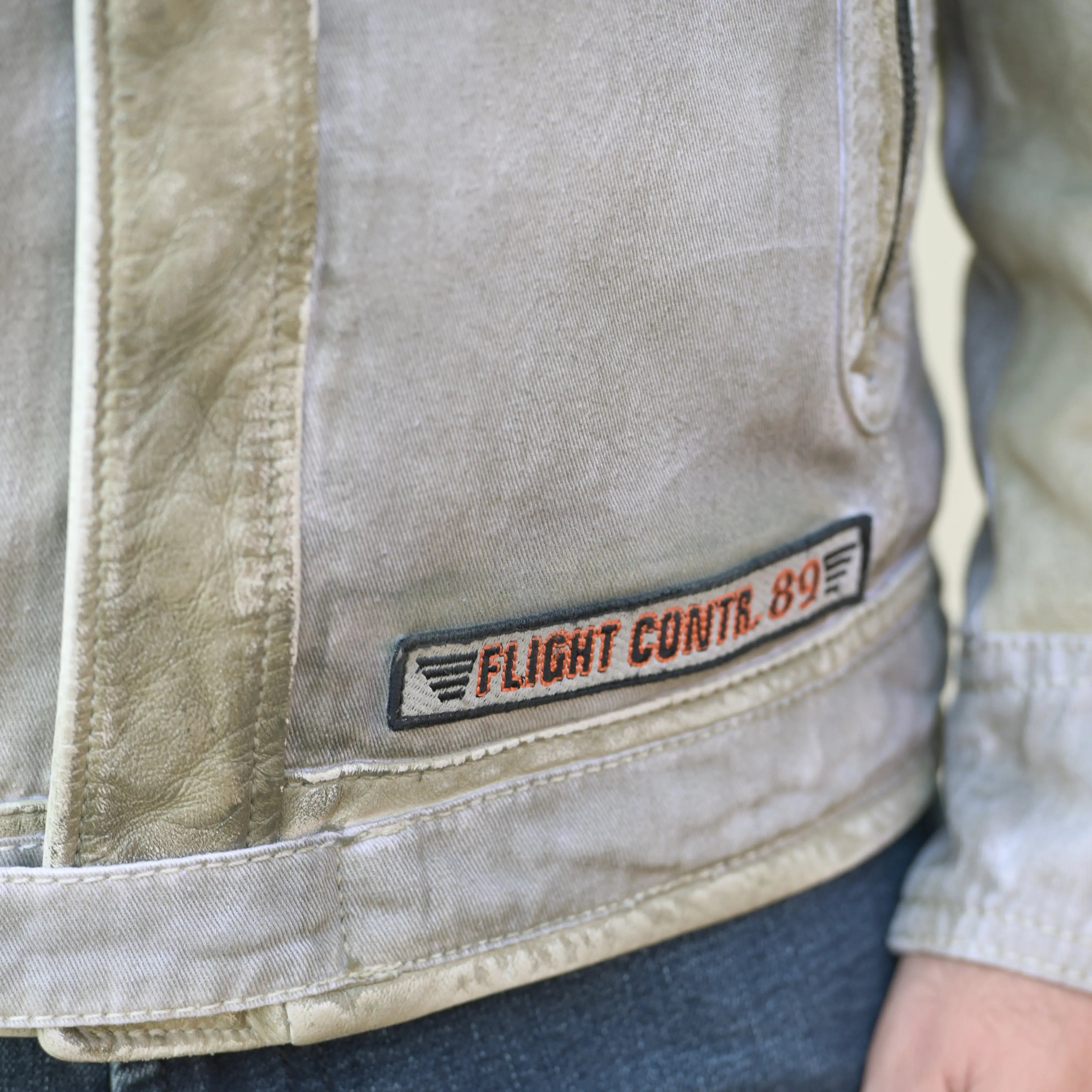 Men's Vintage Leather & Twill Bomber Jacket with Military Patches & 4 Zippered Pockets - Perfect for Casual Outings & Motorcycle Rides