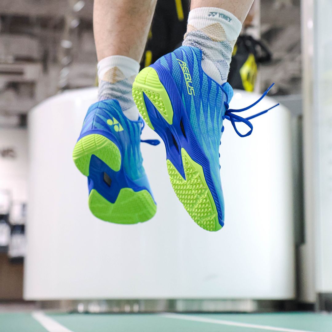 Yonex Aerus Z2 Men's Badminton Shoes - Lightweight Cyan Court Shoes for Indoor Sports & Training - Perfect for Badminton, Volleyball & Squash