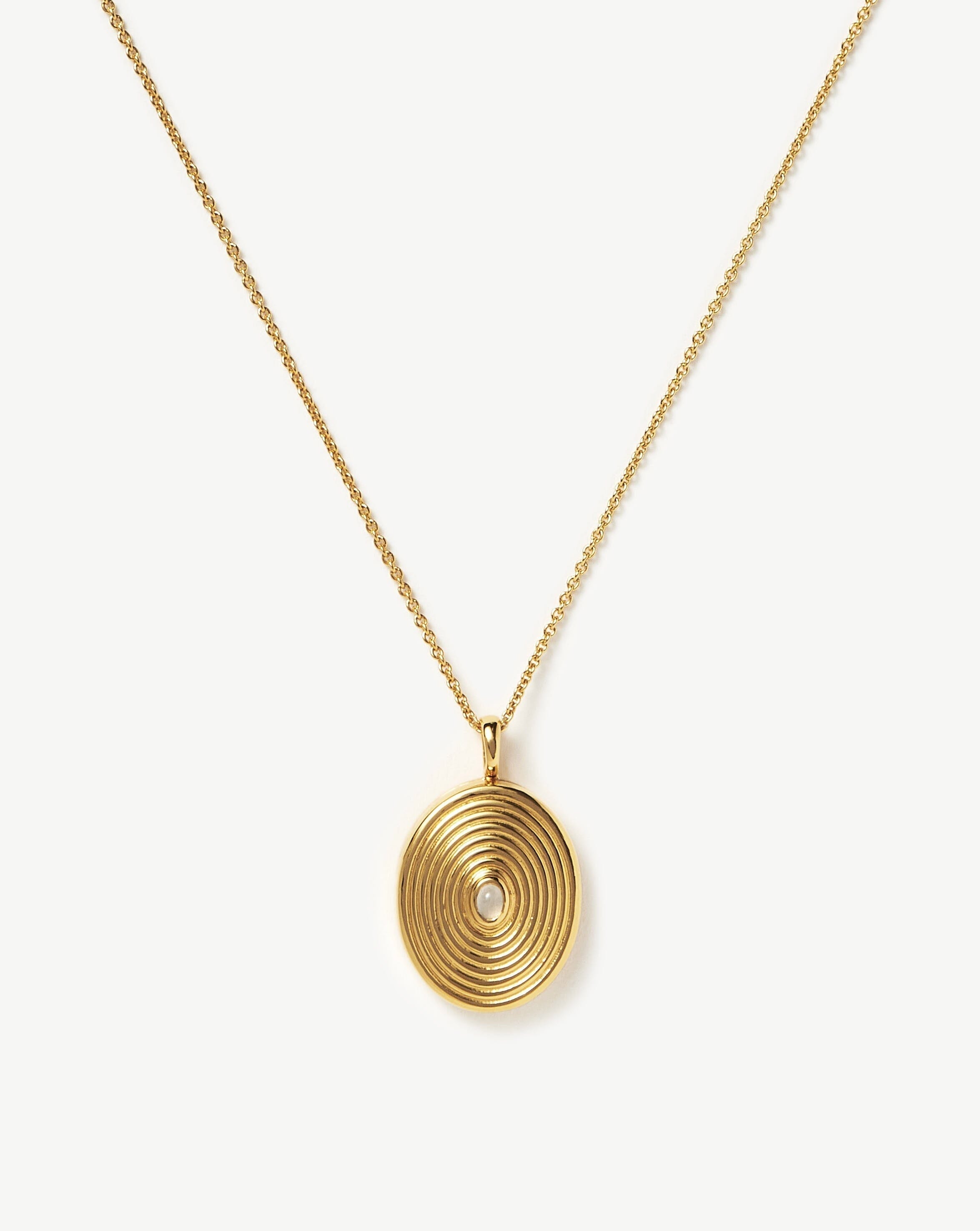 Elegant Oval Locket Pendant Necklace - Personalized Photo Jewelry for Women - Perfect for Valentine's Day, Anniversary & Mother's Day Gifts