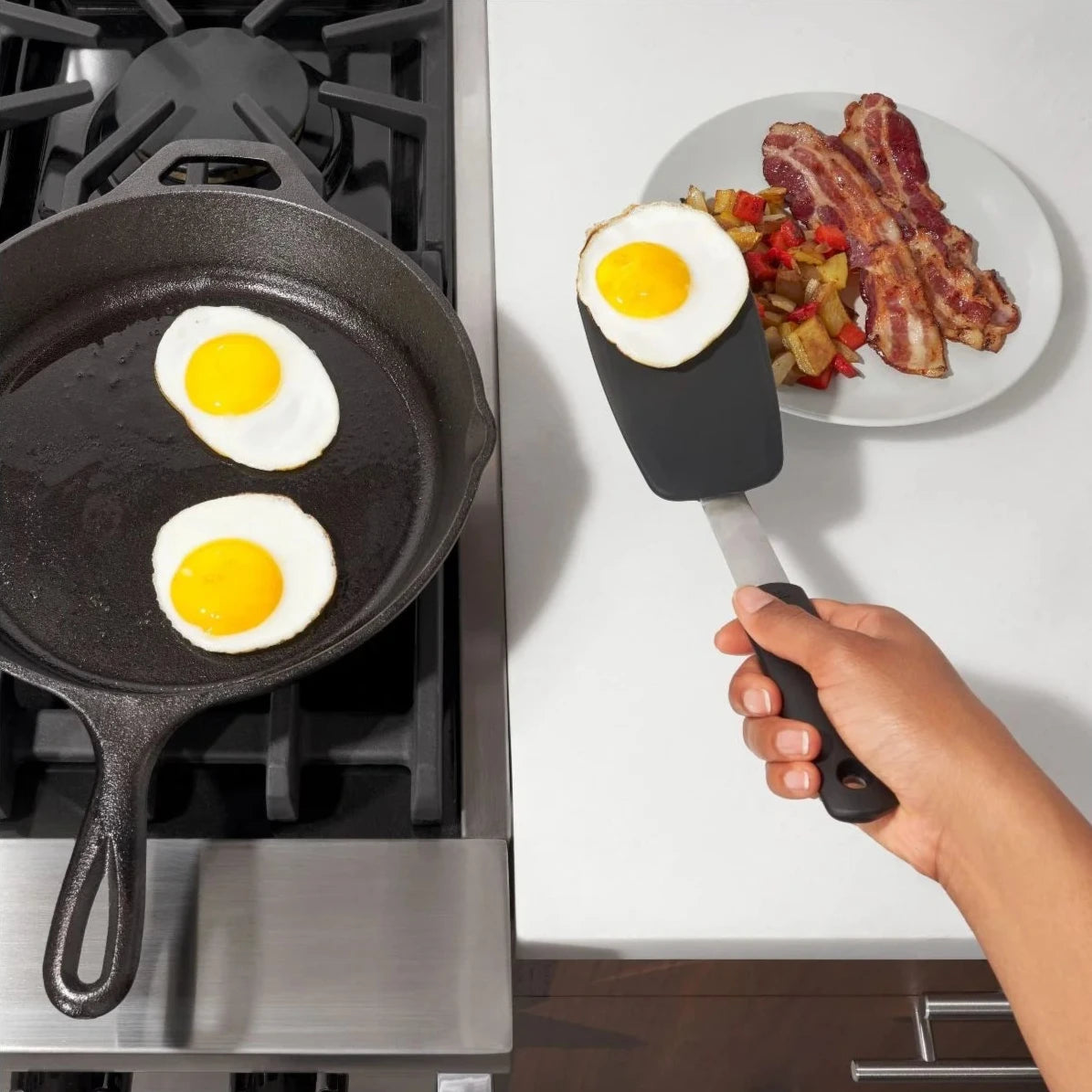 OXO GOOD GRIPS Silicone Turner Spatula - Heat Resistant Kitchen Utensil for Flipping Pancakes, Eggs & Burgers - Non-Stick Cooking Tool for Grilling, Baking & Stovetop Use
