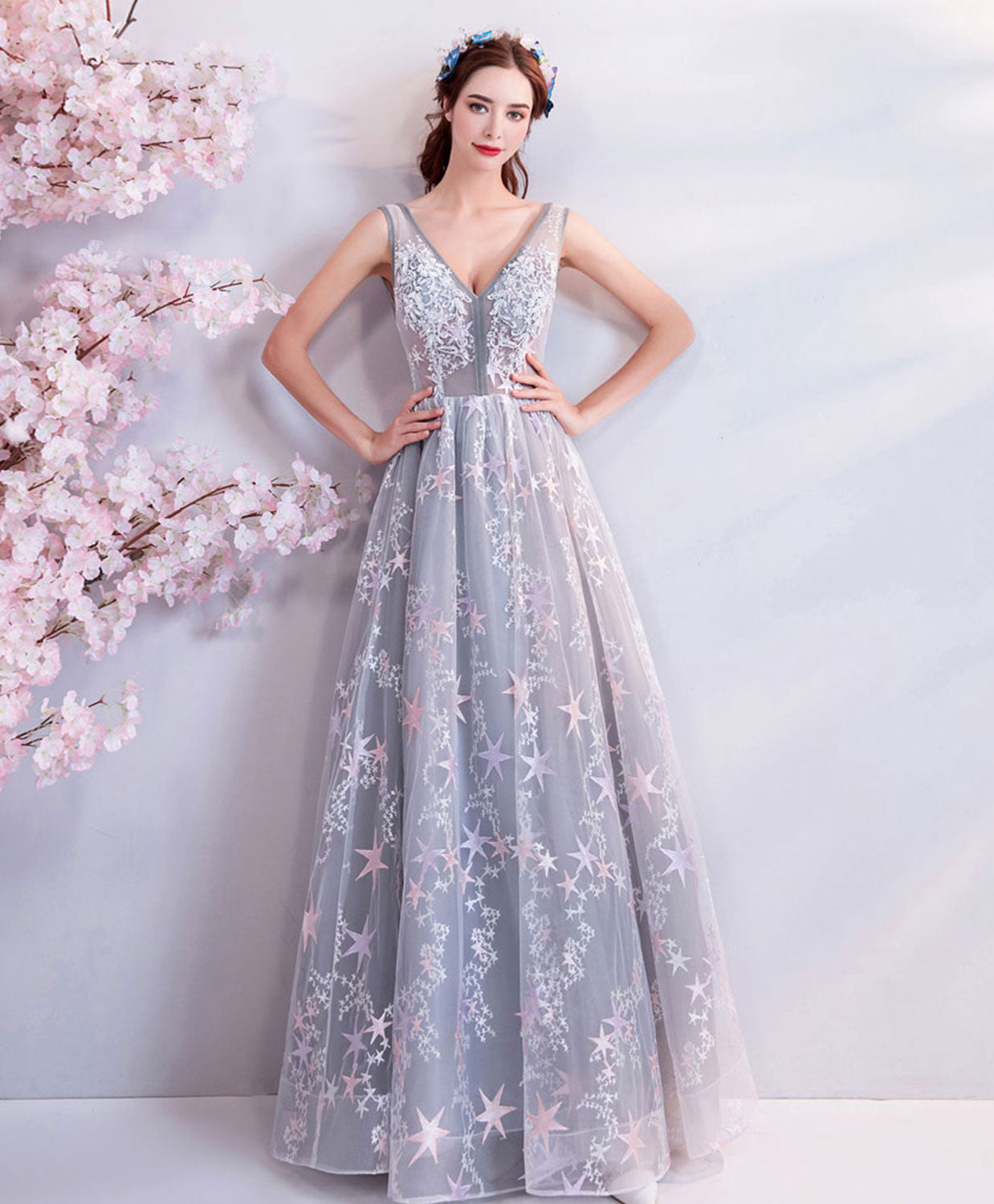 Elegant A-Line Gray V-Neck Lace Long Prom Dress - Formal Evening Gown for Women | Perfect for Homecoming, Wedding Guest & Special Occasions