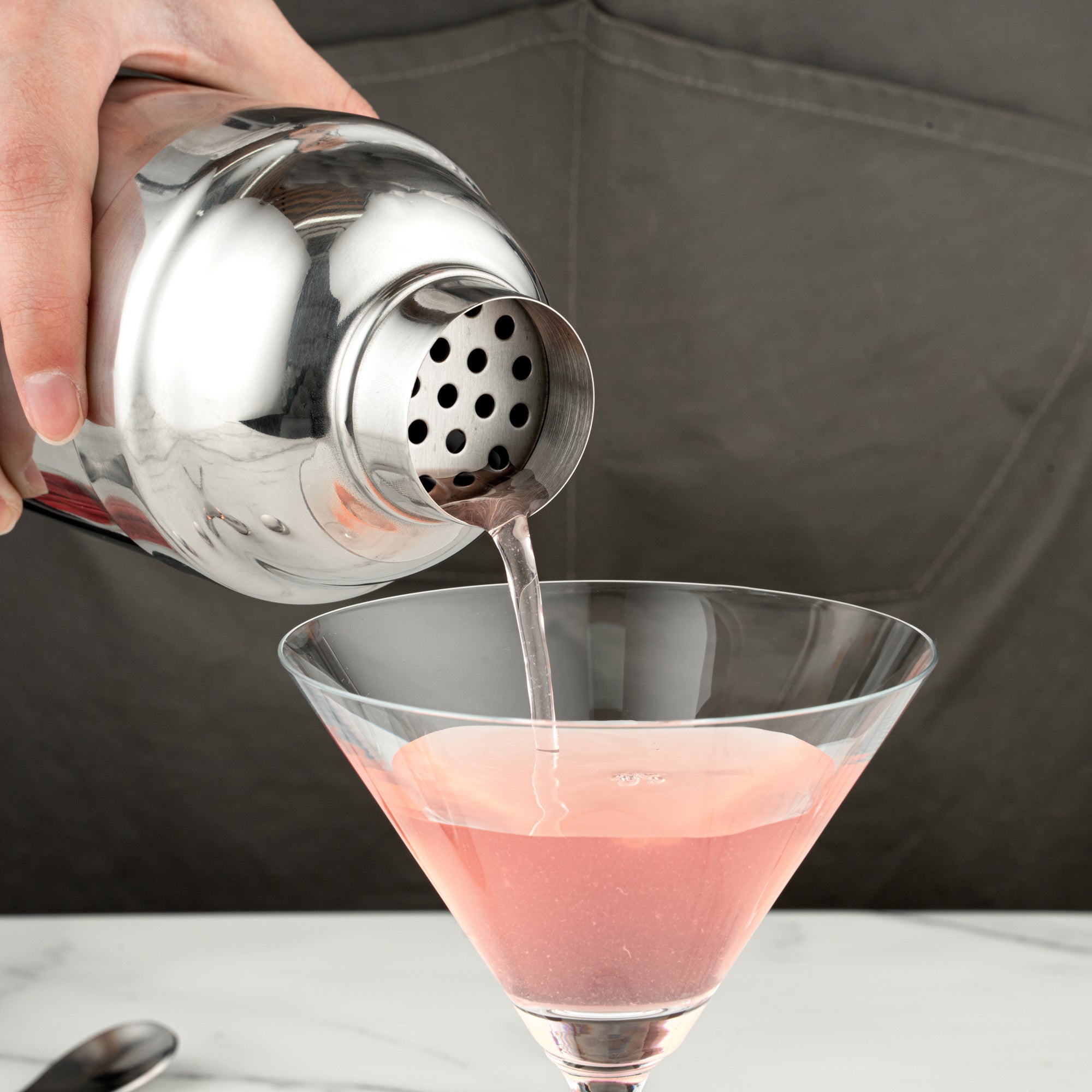 Premium 24 oz Stainless Steel Cobbler Cocktail Shaker with Mirror Finish - Bar Mixing Tool for Martinis, Margaritas & Whiskey Sours - Perfect for Home Bars & Professional Bartenders