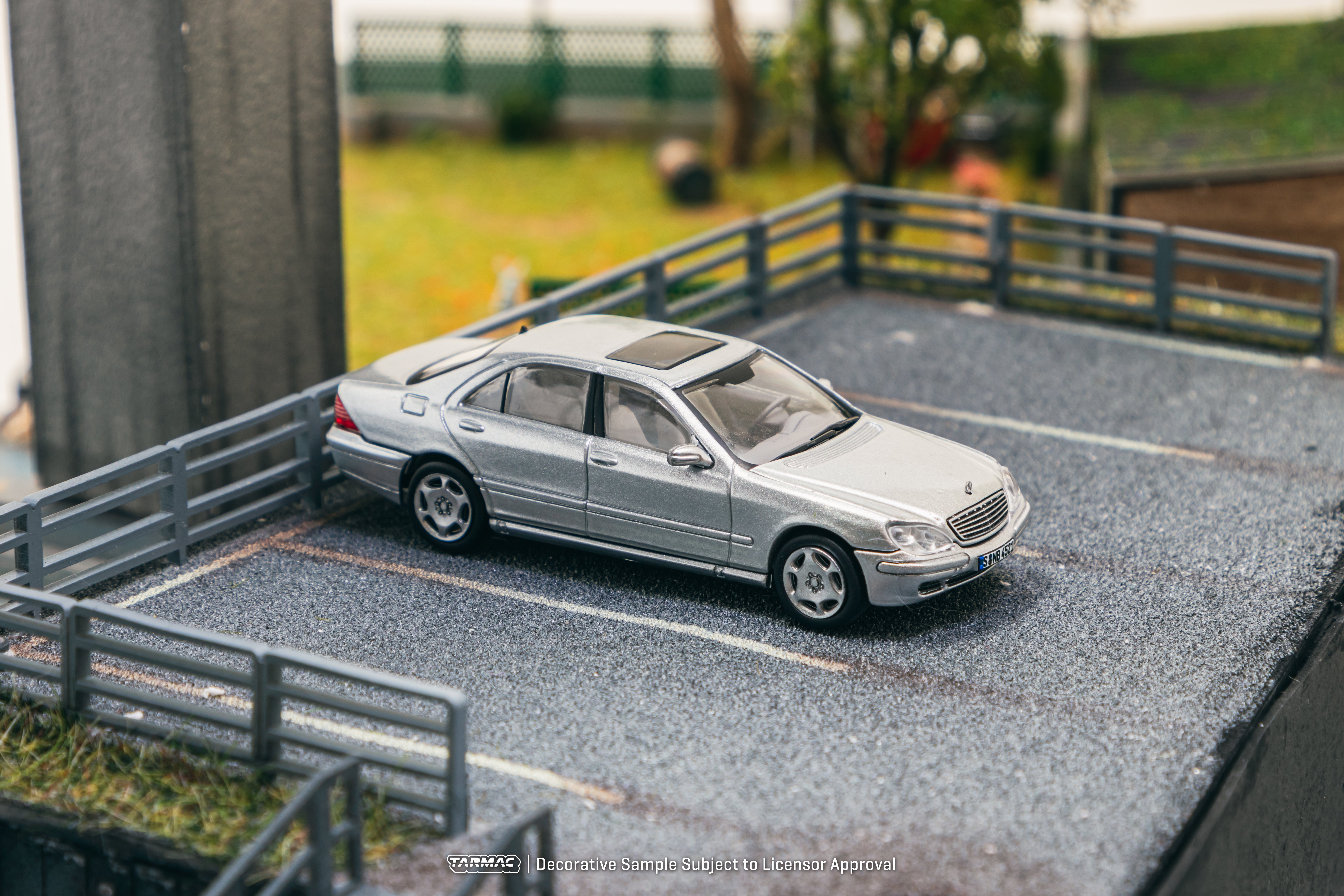 Tarmac Works 1/64 Scale Mercedes Benz S Class Diecast Model Car - Brilliant Silver Metallic - GLOBAL64 Series - Perfect for Collectors & Car Enthusiasts - Display, Gift, or Racing Scenes