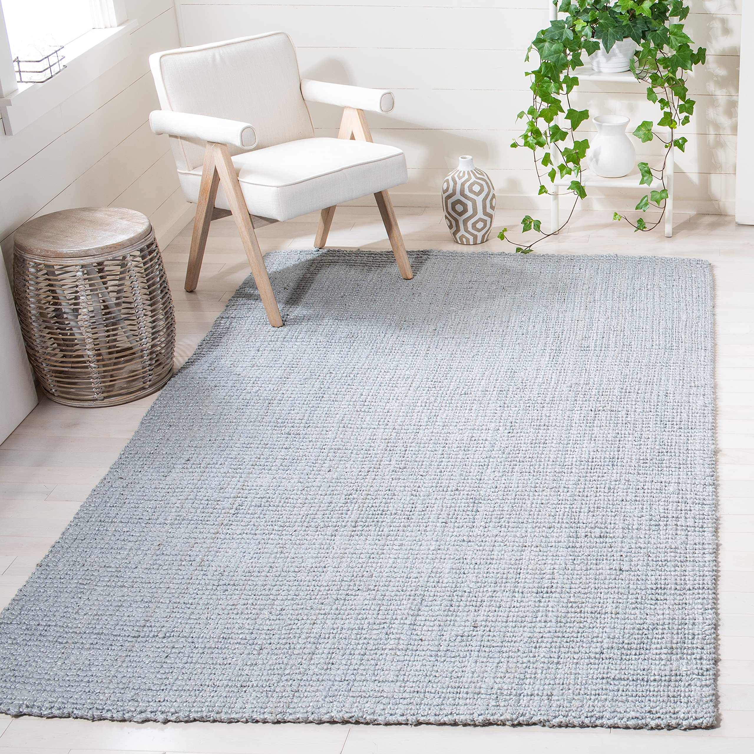 SAFAVIEH Natural Fiber Collection Handmade Jute Area Rug - 5' x 8', Light Grey, Farmhouse Style for Living Room & Bedroom | Durable for High Traffic Areas | Eco-Friendly Home Decor (NF747F)