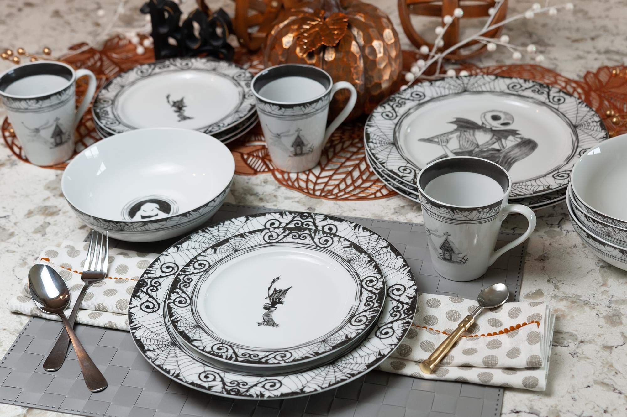 The Nightmare Before Christmas 16-Piece Dinnerware Set | Ceramic Plate & Bowl Set for Halloween & Christmas Dinner Parties | Perfect for Holiday Entertaining & Themed Decor