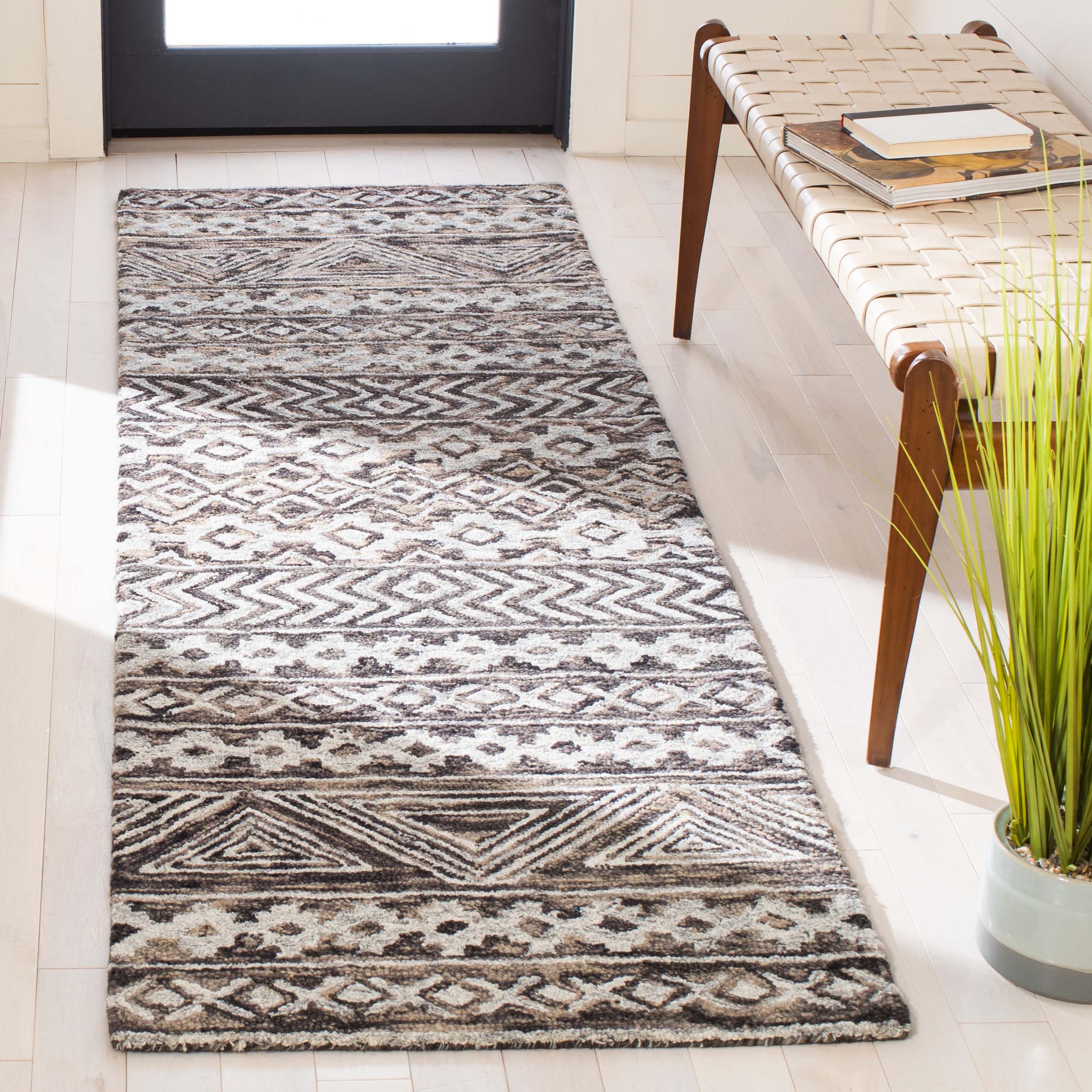 Abstract 252 Rug by Safavieh | Modern Geometric Design Non-Slip Area Rug for Living Room, Bedroom & Office – ABT252