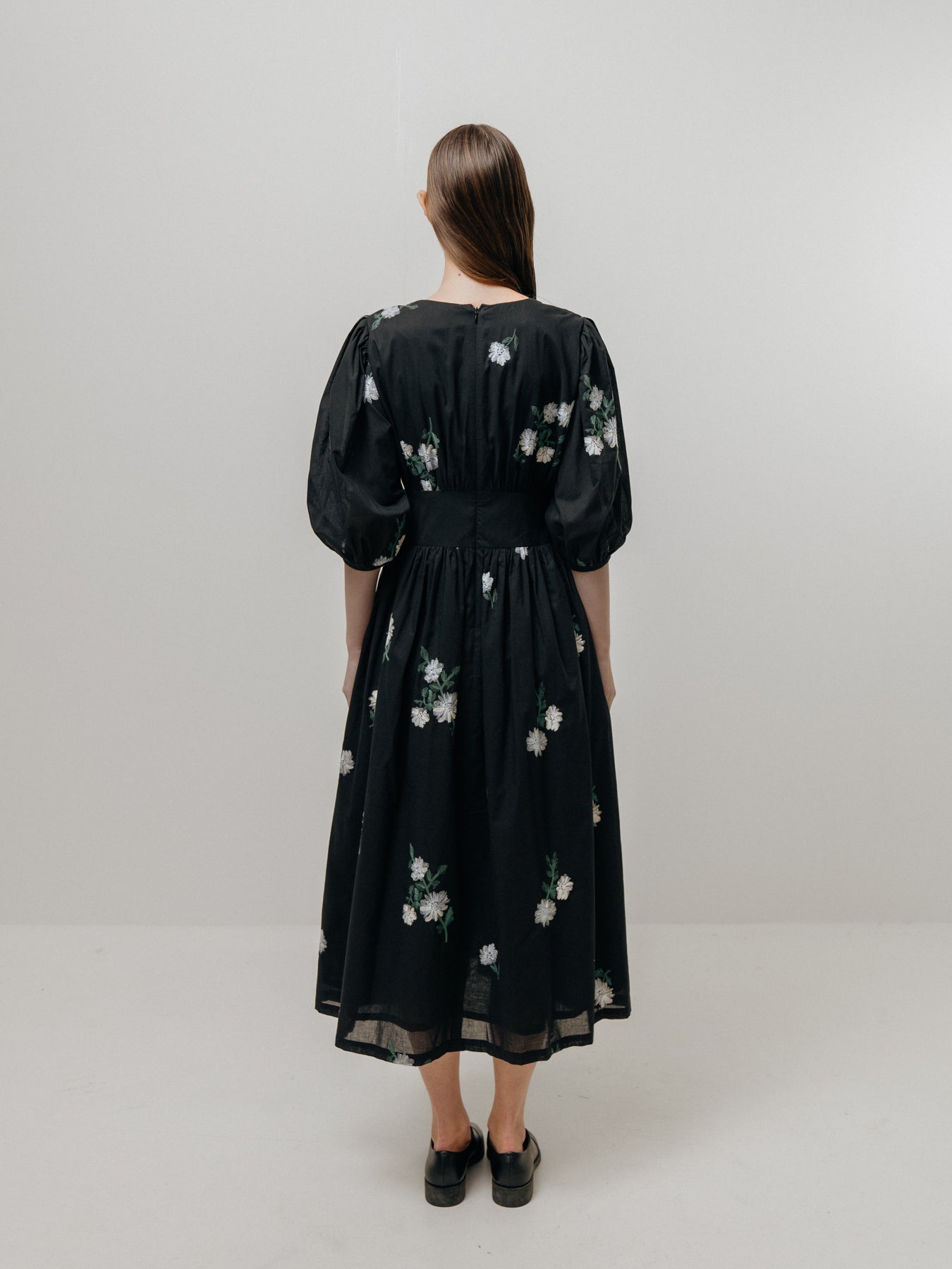 Emin & Paul Women's V-Neck Flowy Maxi Dress - Elegant & Comfortable for Summer, Parties, and Casual Wear