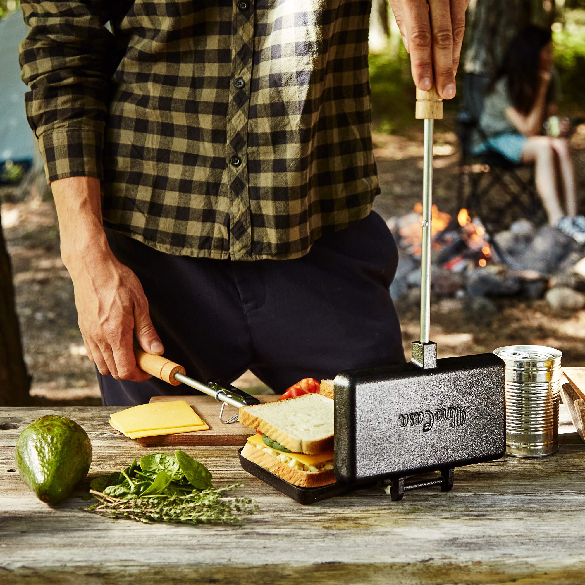Uno Casa XL Cast Iron Pie Irons Sandwich Maker - Heavy Duty Campfire Cooking Tool for Toasted Pies, Sandwiches & Desserts - Includes Recipe Book - Perfect for Camping, Hiking & Outdoor Adventures