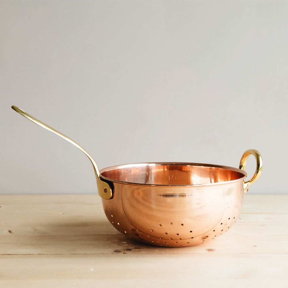Stainless Steel Colander with Copper Finish - Durable Kitchen Strainer for Pasta, Salad & Vegetables - Perfect for Cooking, Draining & Serving