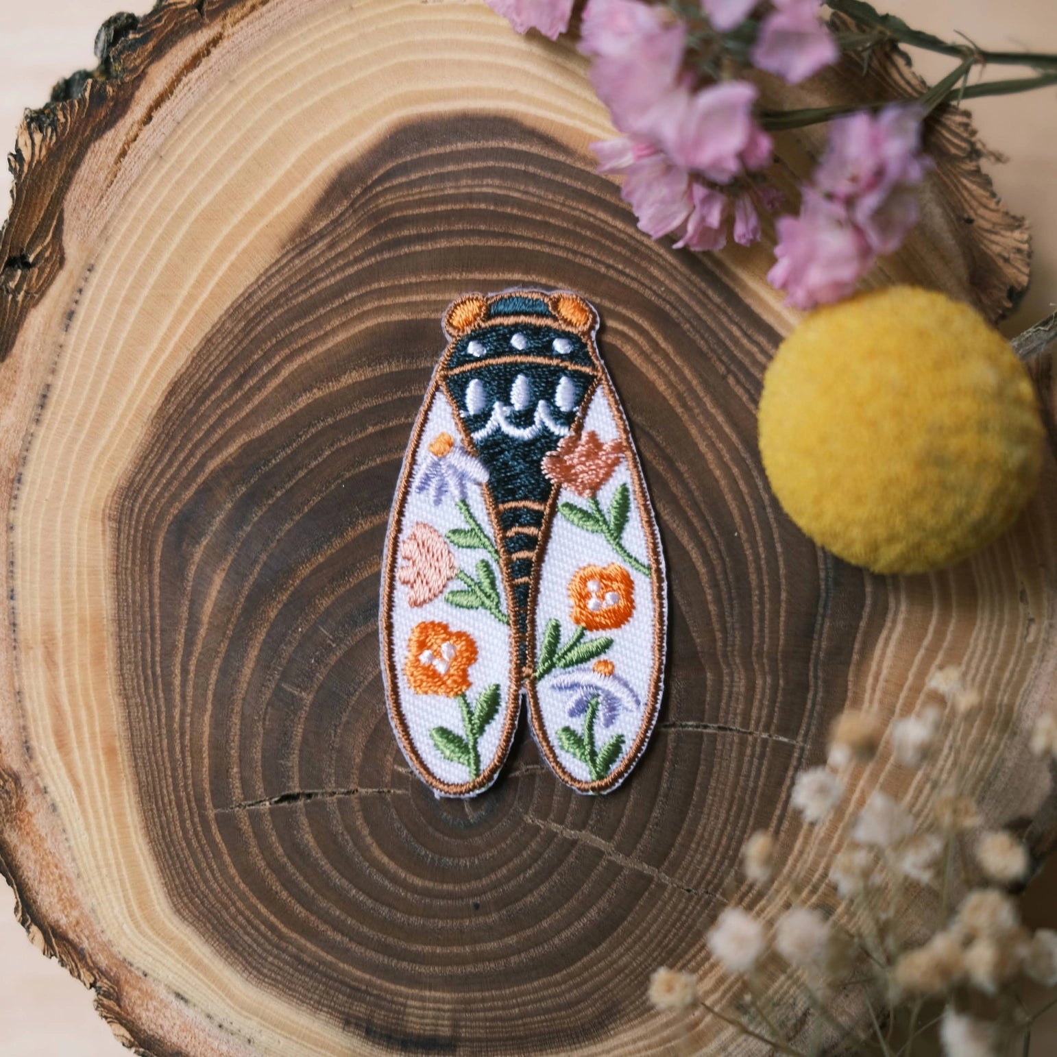 Cicada Small Iron On Patch - DIY Embroidered Insect Applique for Jackets, Hats, Bags - Perfect for Crafting, Fashion & Customization