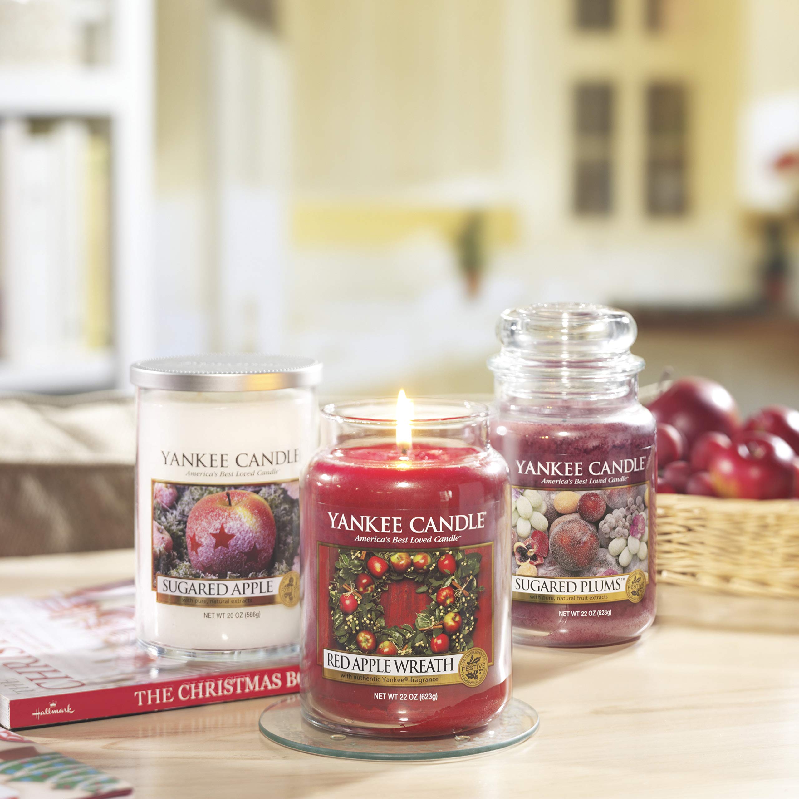 Yankee Candle Red Apple Wreath Large Jar Candle - 14.5oz Scented Candle for Home, Fall Decor & Holiday Gifts | Long-Lasting Fragrance for Living Room, Bedroom & Office